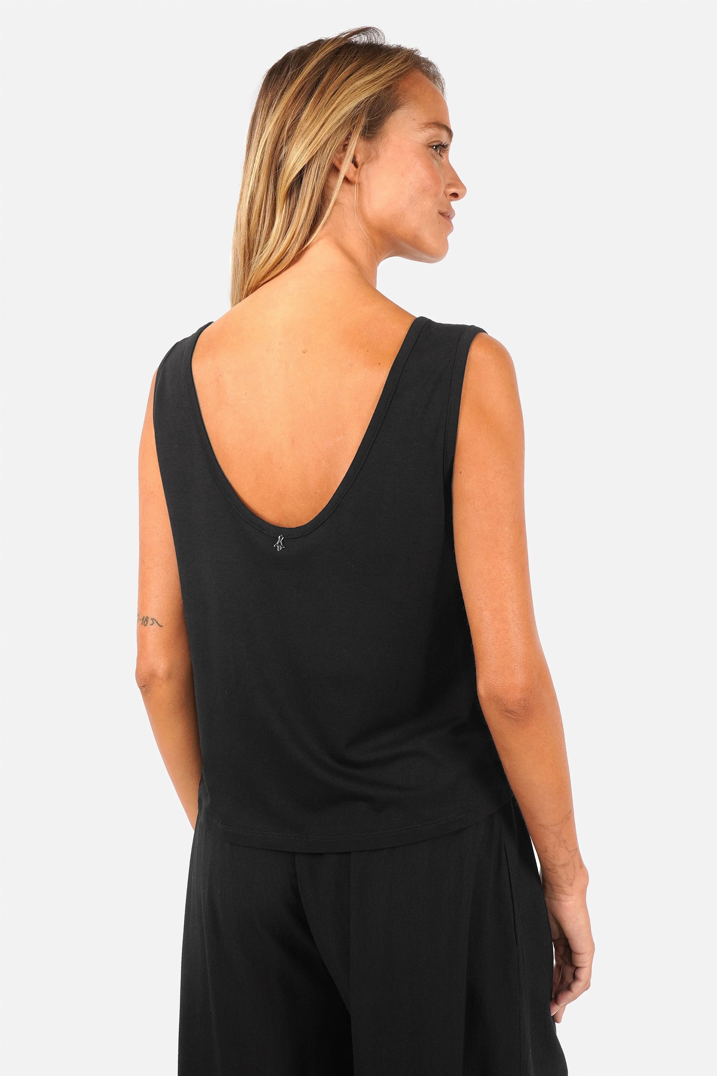 JOVRA Top made of flowing viscose jersey with deep round neckline and low back in relaxed fit