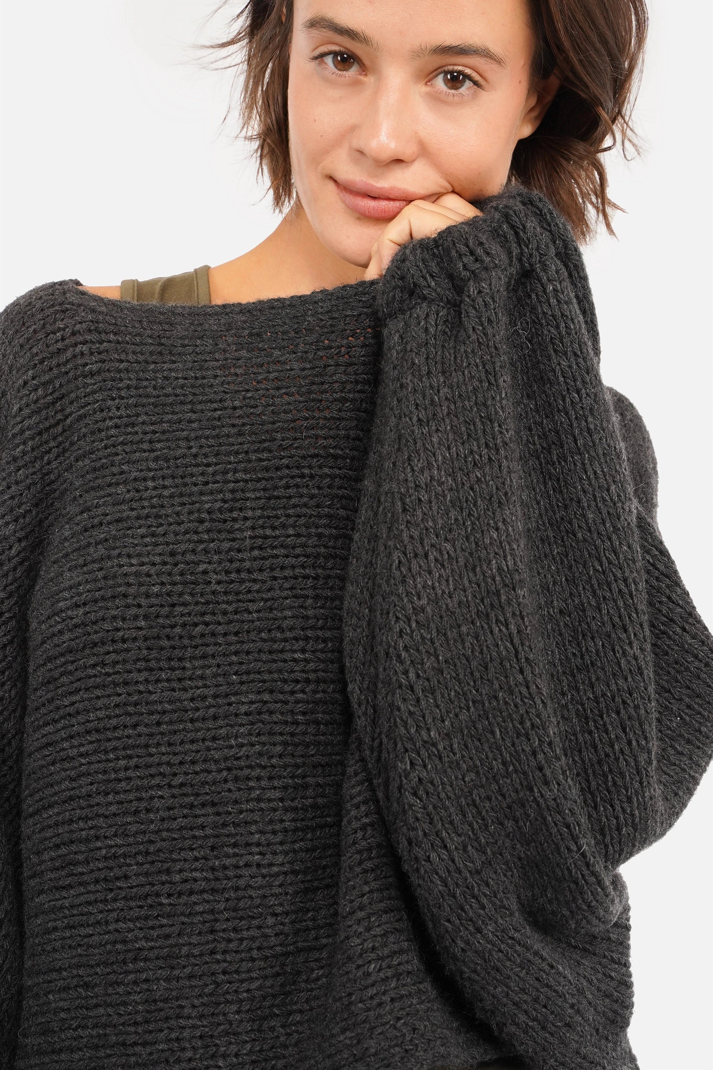 JULINA Grobstrick-Pullover mit Ballonärmeln und weitem U-Boot-Ausschnitt in lässigem Oversized Fit