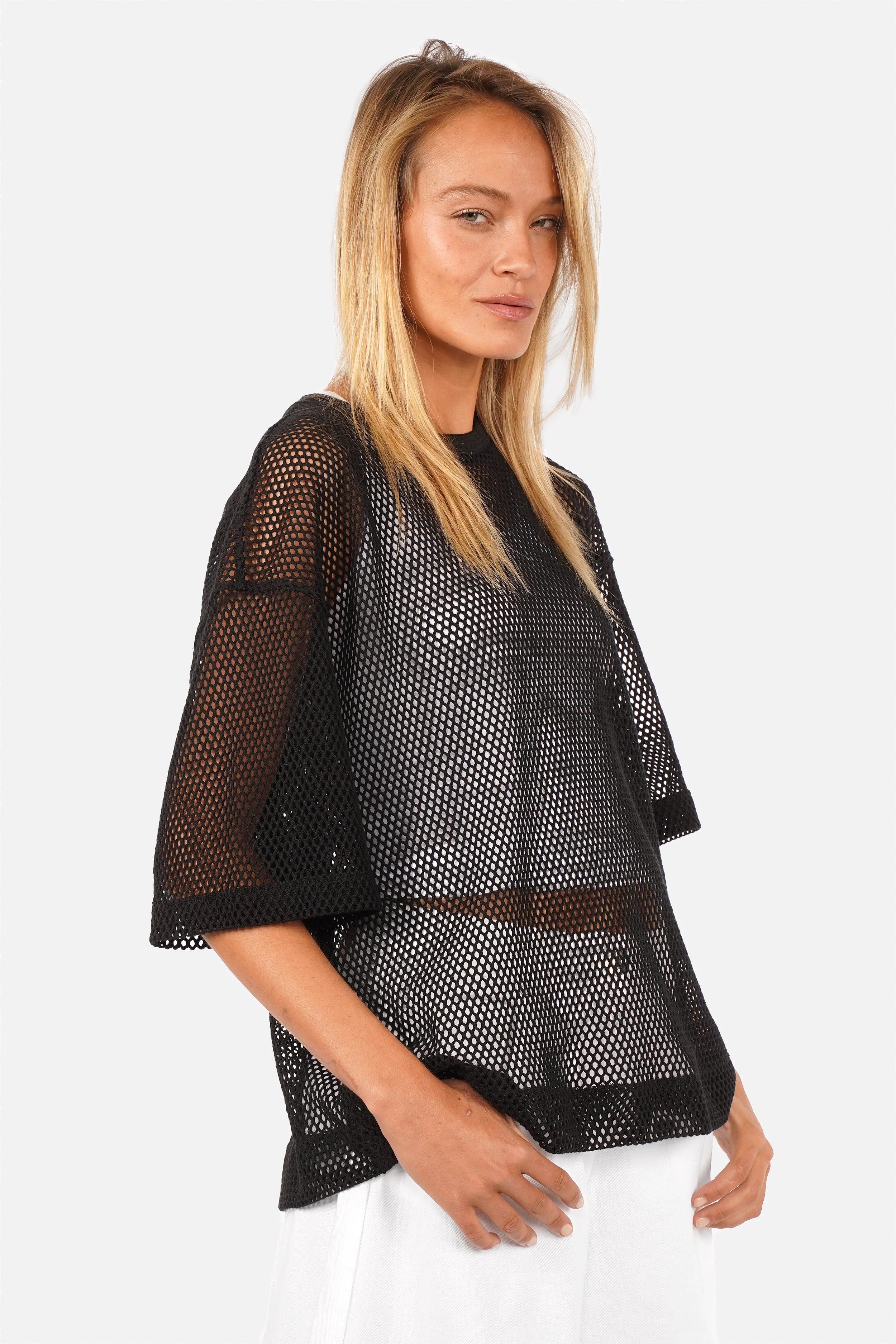 JUNNY T-Shirt aus weitmaschigem Häkelstoff mit Rundhalsausschnitt und loose Fit in Kastenform