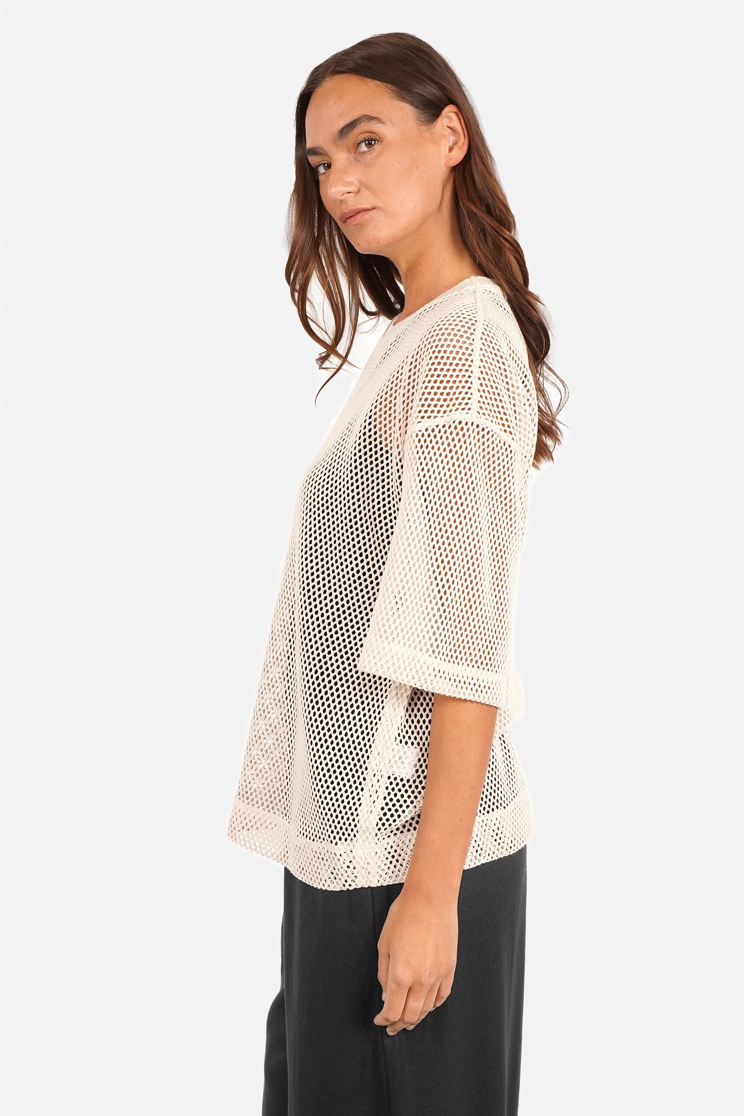 JUNNY T-Shirt aus grobmaschigem Häkelstoff mit Rundhalsausschnitt und oversized Passform