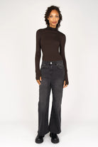 KABEA Longsleeve schwarzes Rollkragen-Top mit Daumenlöchern und figurnahem Schnitt aus weicher Viskose