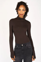 KABEA Longsleeve schwarzes Rollkragen-Top aus weicher Viskose mit Daumenlöchern und figurnahem Schnitt