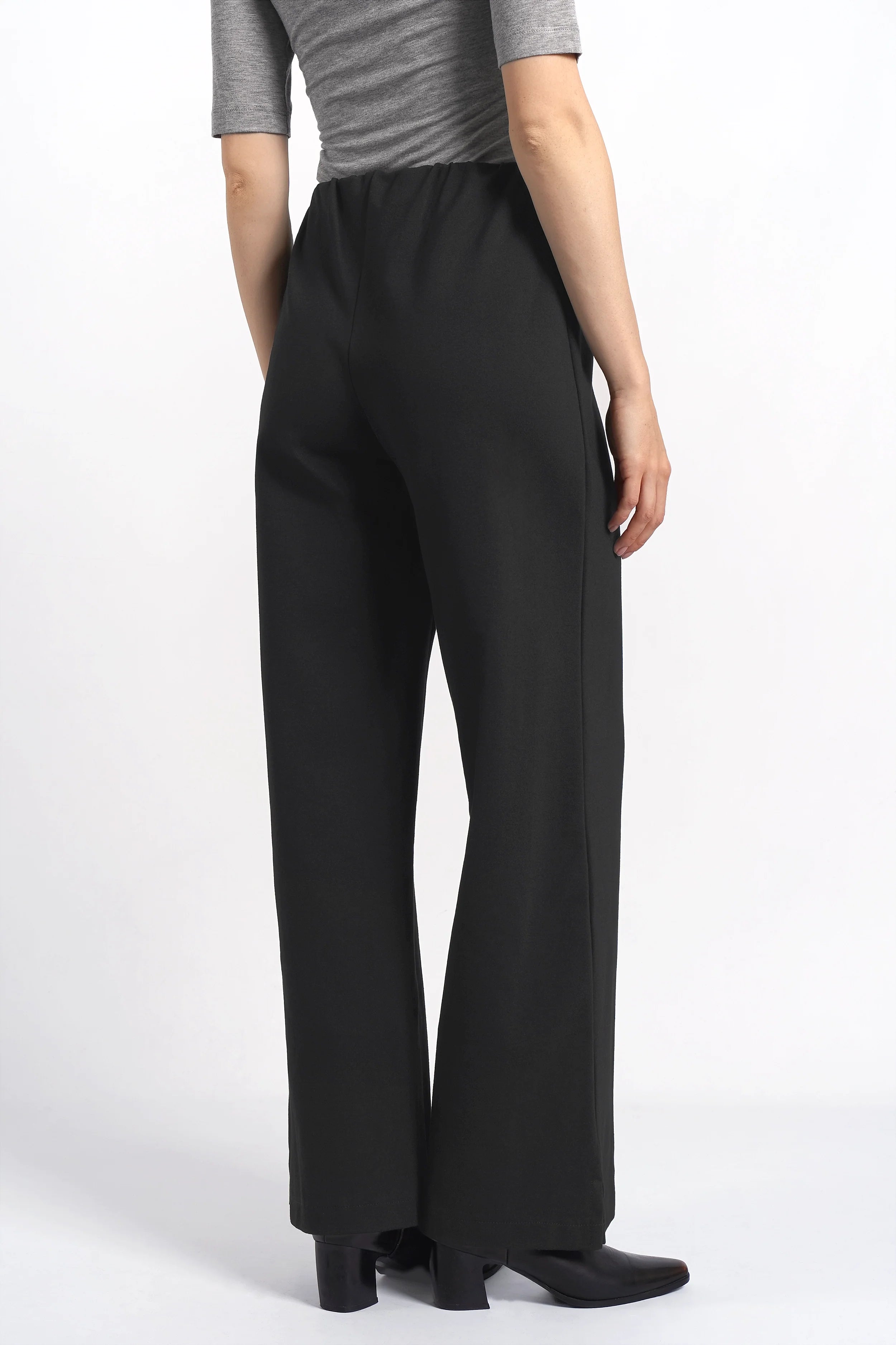 KANDANEA Gerade Hose aus Interlock-Qualität mit Gummibund und geradem Bein in Schwarz