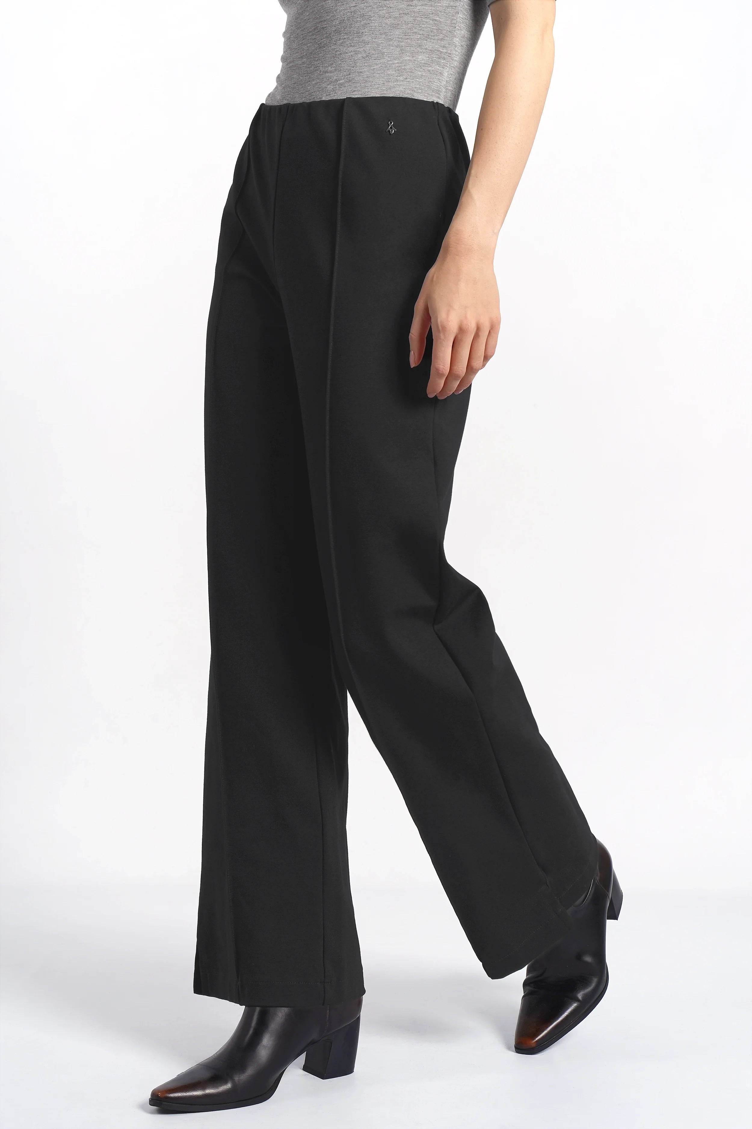 Damen KANDANEA Gerade Hose aus Interlock-Qualität mit Gummibund und kleinen Schlitzen am Saum in Schwarz