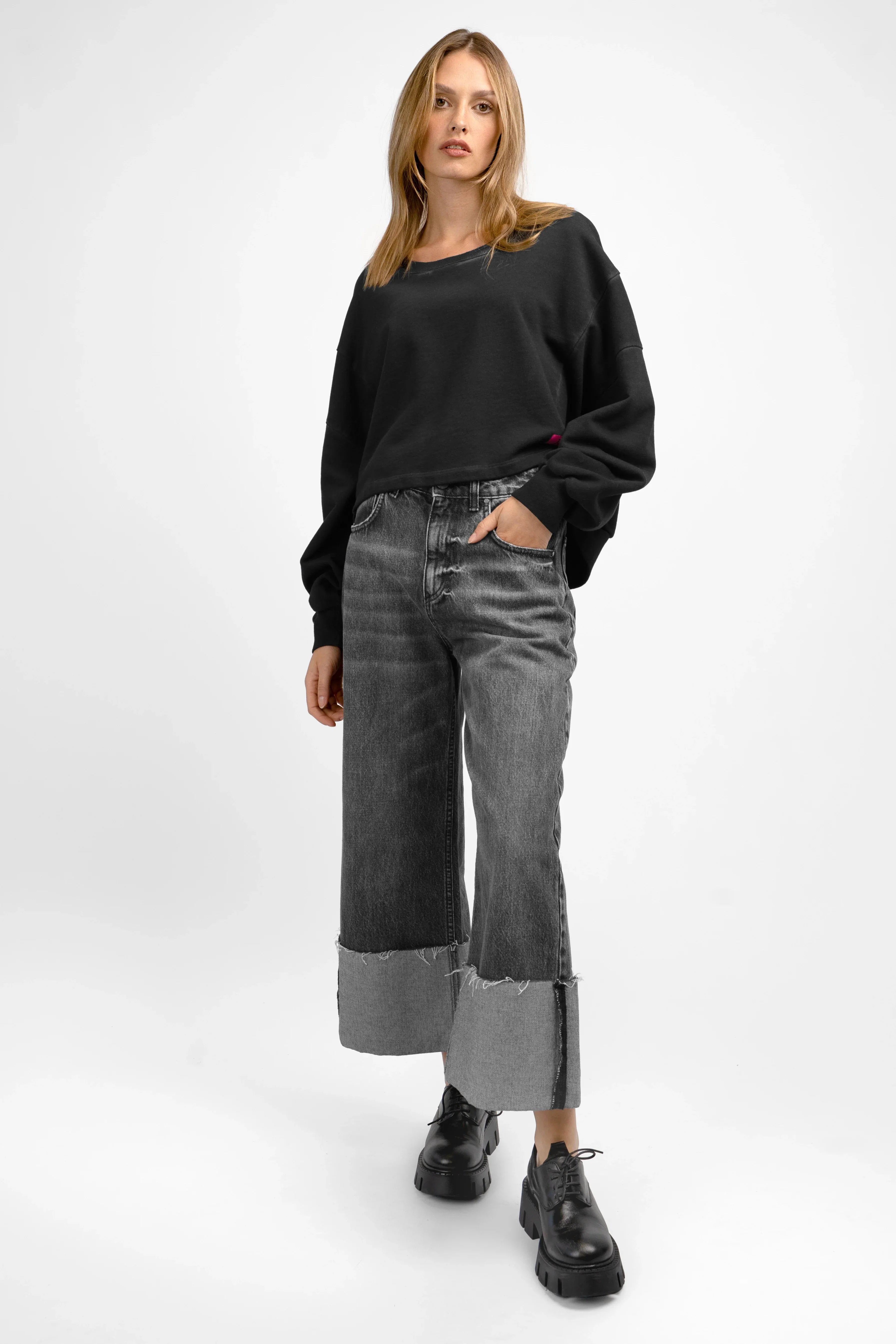 KERY Cropped Sweater black oversized fit with U-boat neckline and cold-washed cotton fabric