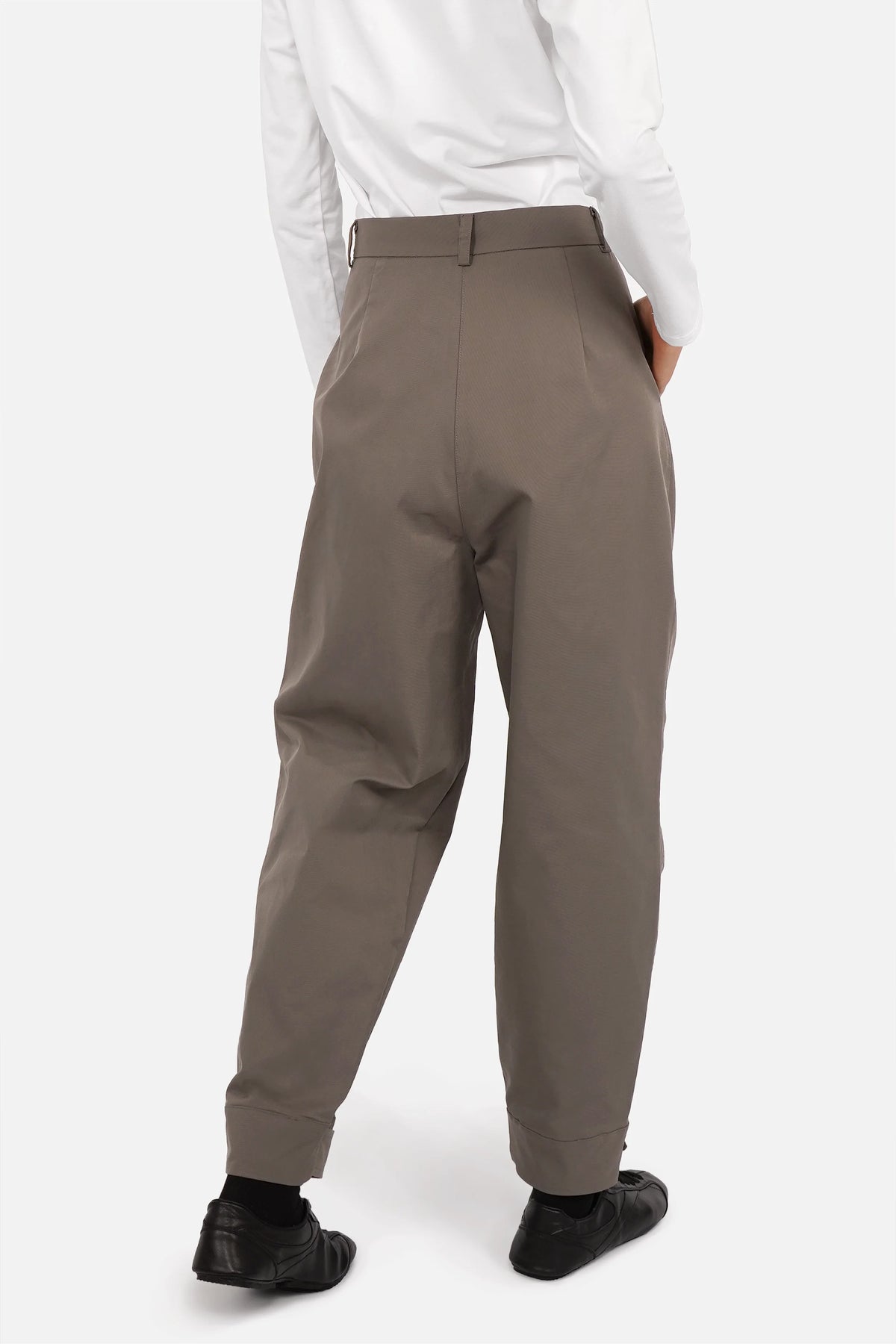 KIANI Hose mit Faltendetails, weitem Bein, hohem Bund und Knopfriegeln