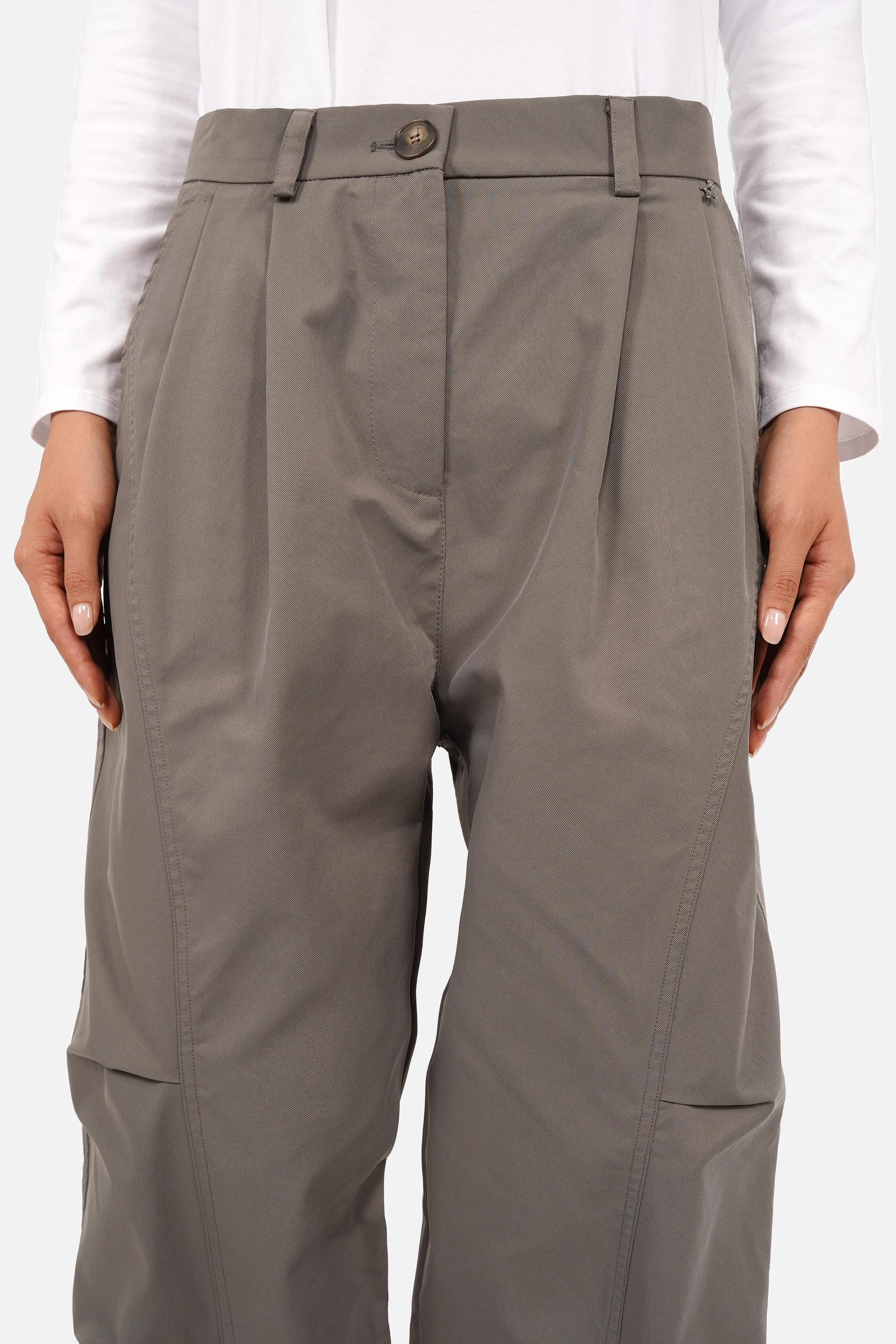 KIANI Hose aus technischem Twill mit Faltendetails und weitem Bein, hohem Bund und regulierbaren Beinabschlüssen
