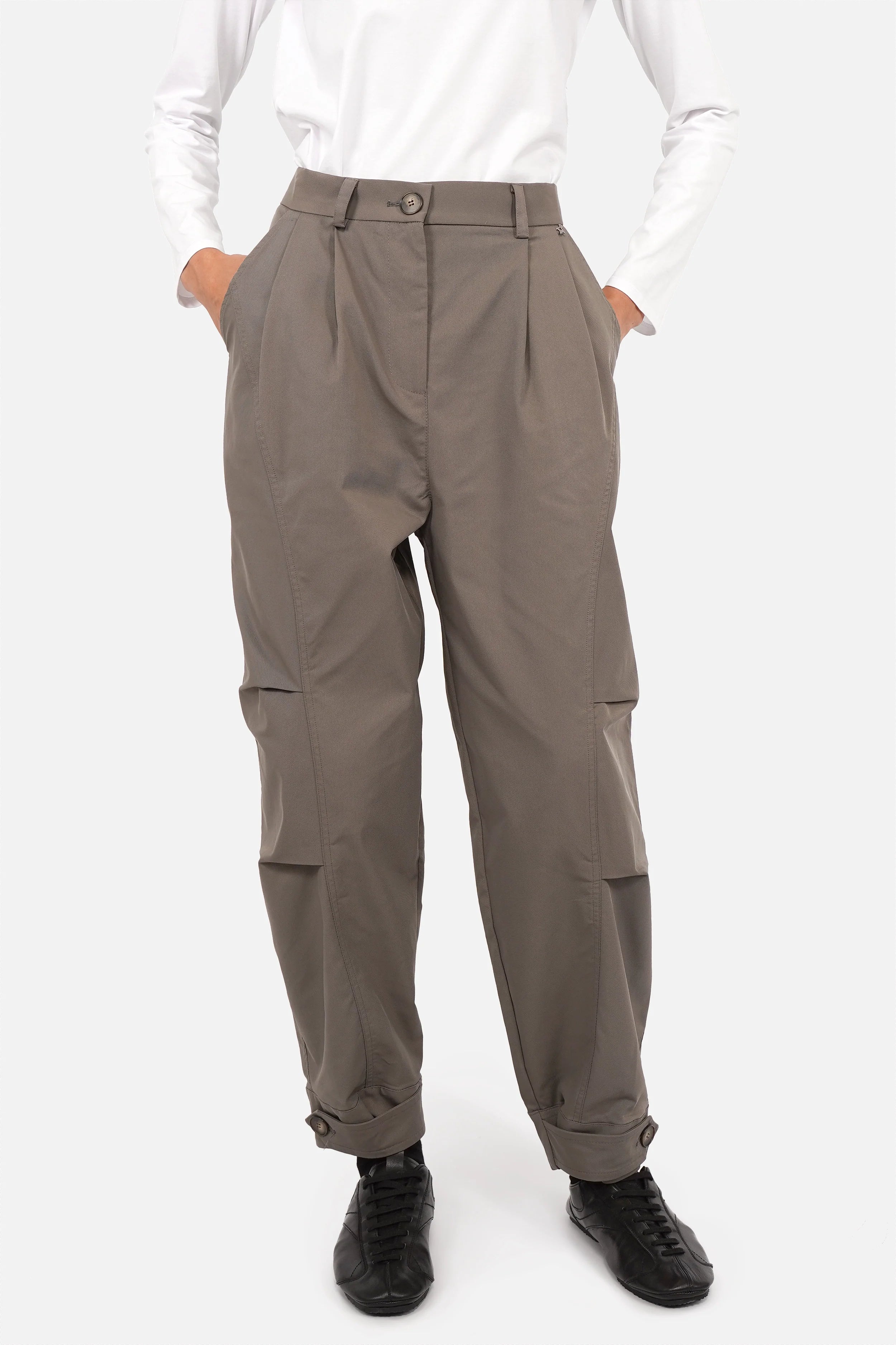 KIANI Hose aus technischem Twillstoff mit weitem Bein und markanten Faltendetails