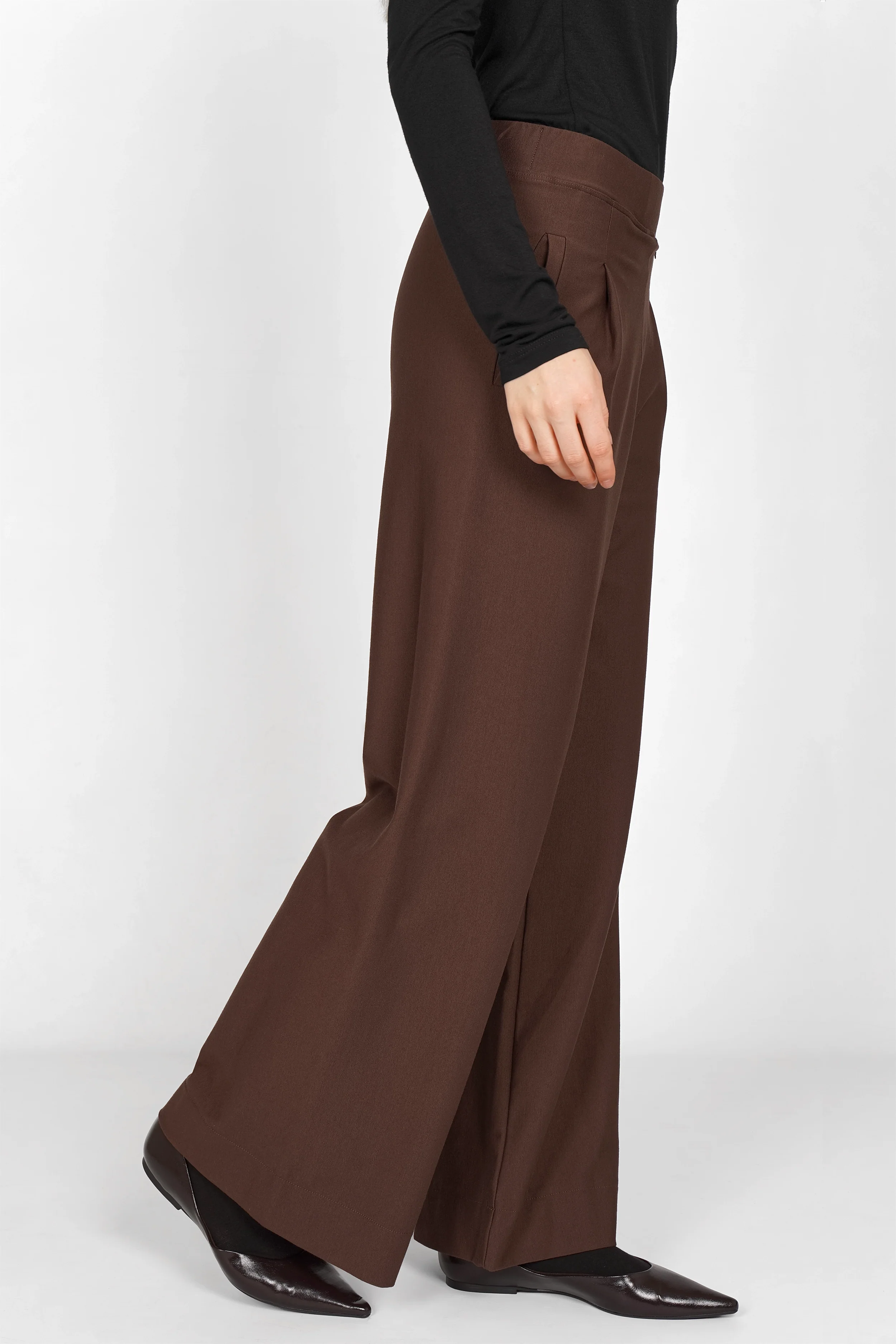KLARA.K Wide Leg Pants in Braun mit elastischem Bund, Bundfalten und seitlichen Eingrifftaschen, weiter Schnitt, Viskose-Mix, bequem und elegant