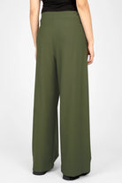 KLARA.K weite Hose mit elastischem Bund und Taschen in Olivgrün