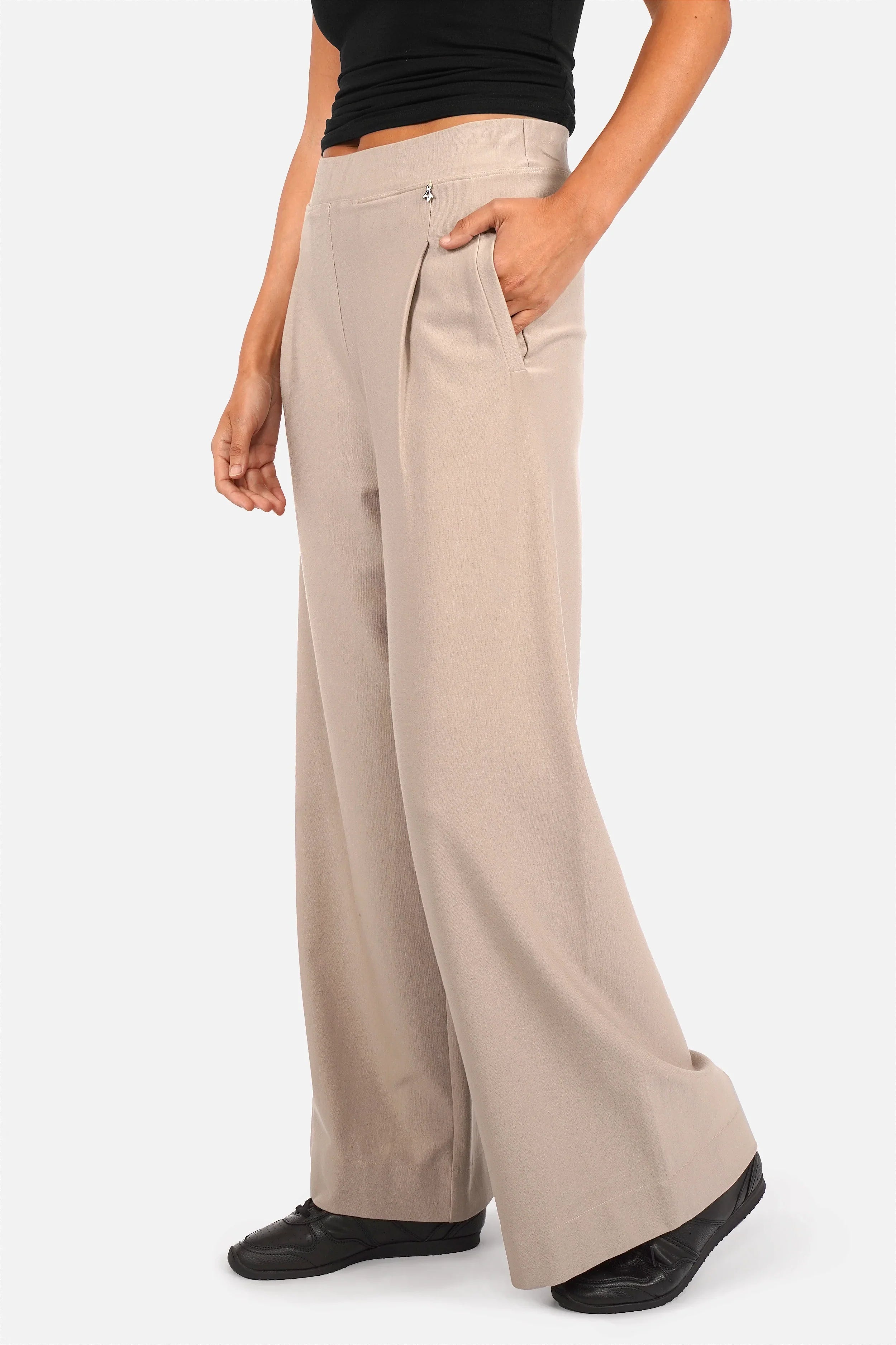 KLARA.K Wide Leg Pants in weiter Passform mit elastischem Bund und seitlichen Taschen aus Viskose-Mix