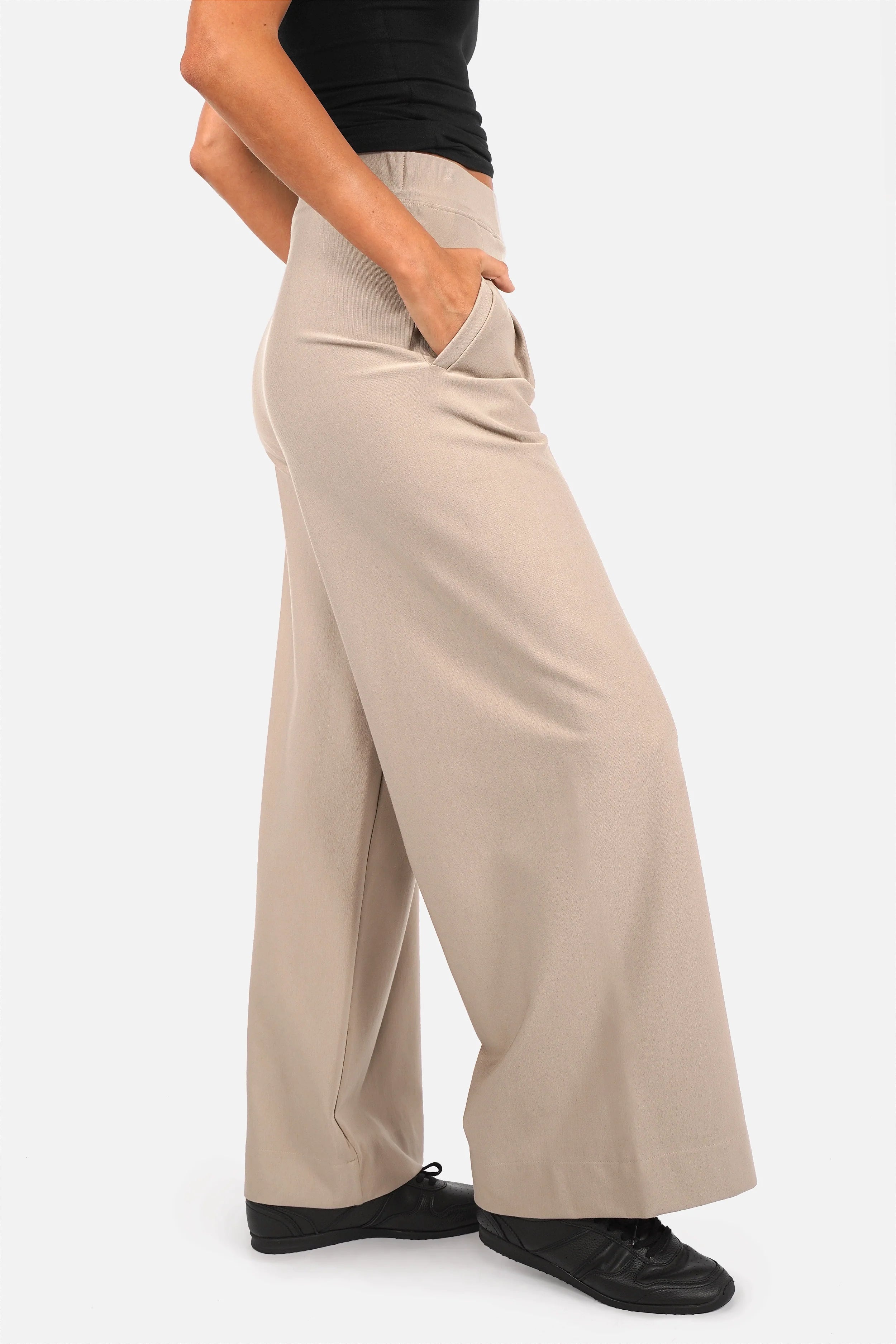 KLARA.K Wide Leg Pants mit elastischem Bund, seitlichen Taschen und Bundfalten aus weich fallendem Viskose-Mix
