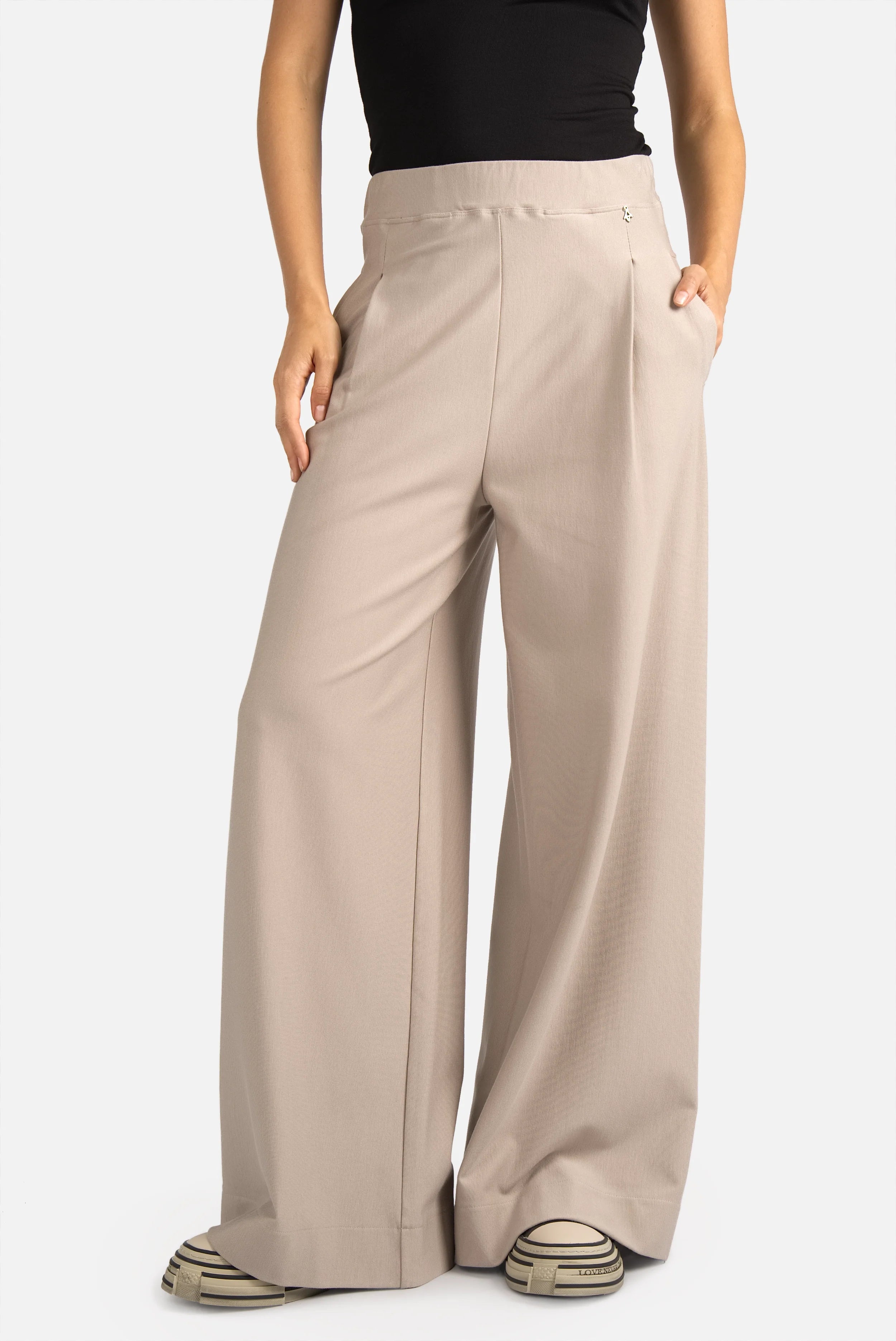 KLARA.K Wide Leg Pants in weitem Schnitt mit elastischem Bund und seitlichen Taschen