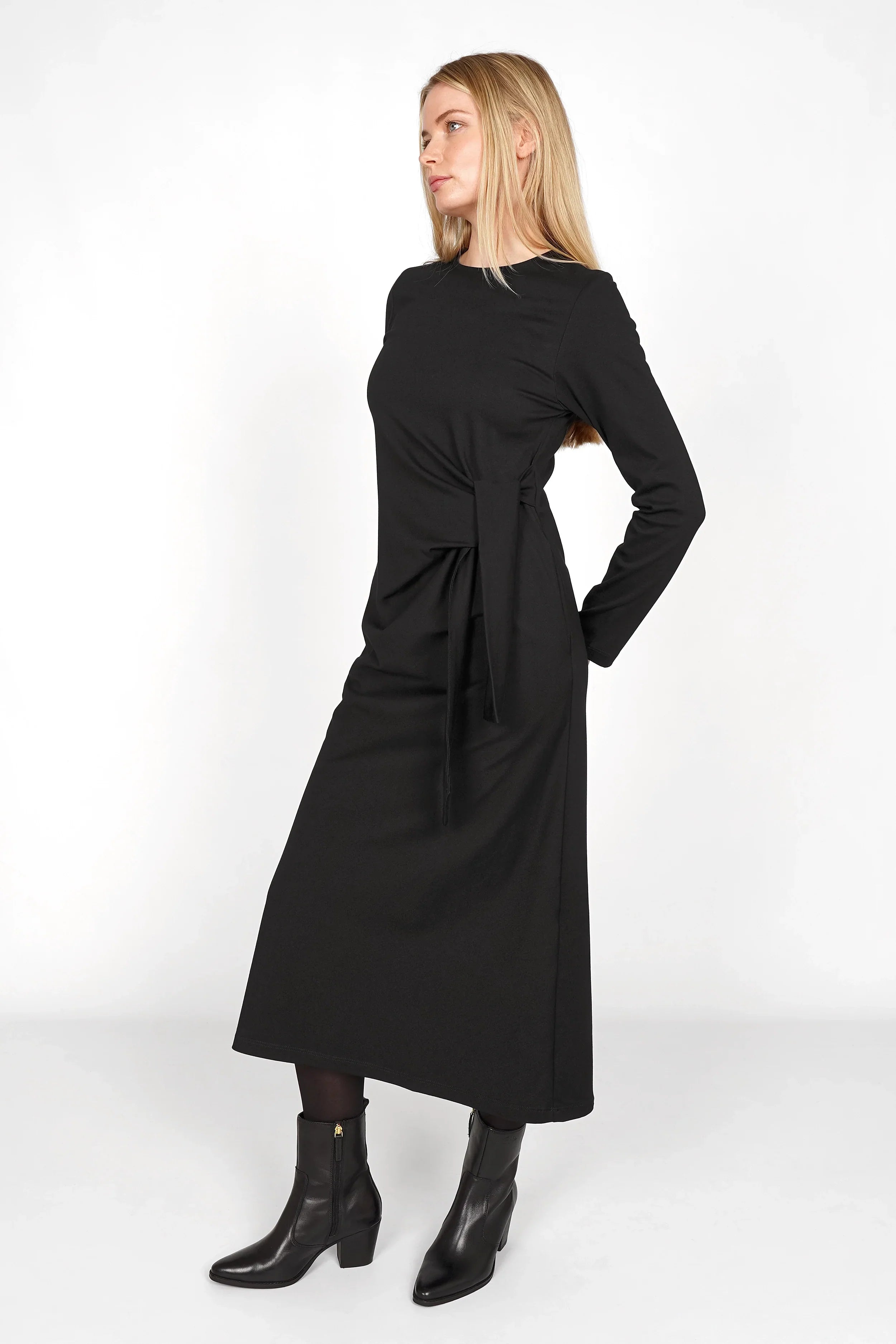 DIONI Kleid schwarzes Midi-Viskose-Jersey Wickeloptik seitlicher Knoten fließende Silhouette