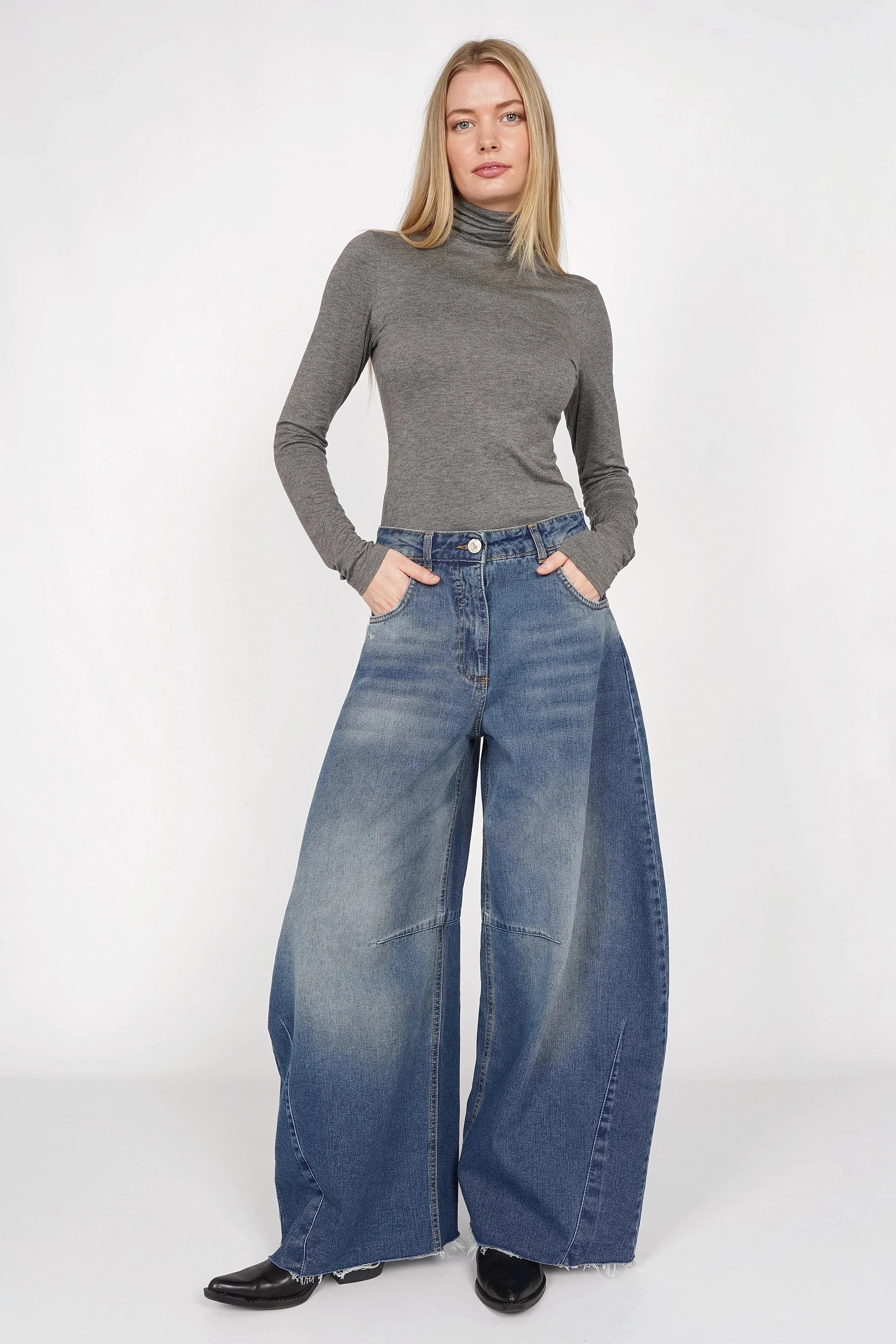 Weite Barrel Jeans High-Waist mit Raw-Cut Saum und leichtem Used-Look