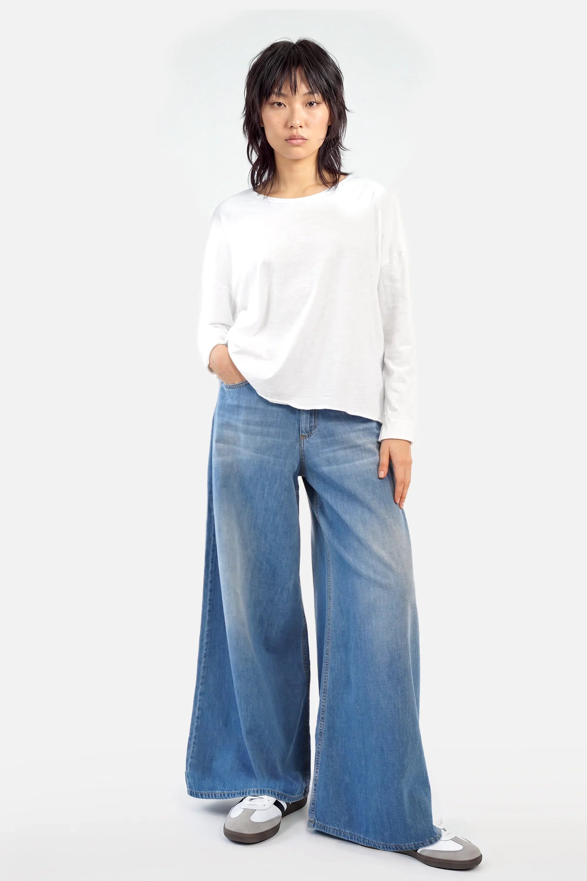 LARXA Longsleeve aus weicher Fiammato-Baumwolle mit Rundhalsausschnitt und überschnittenen Schultern in Regular Fit