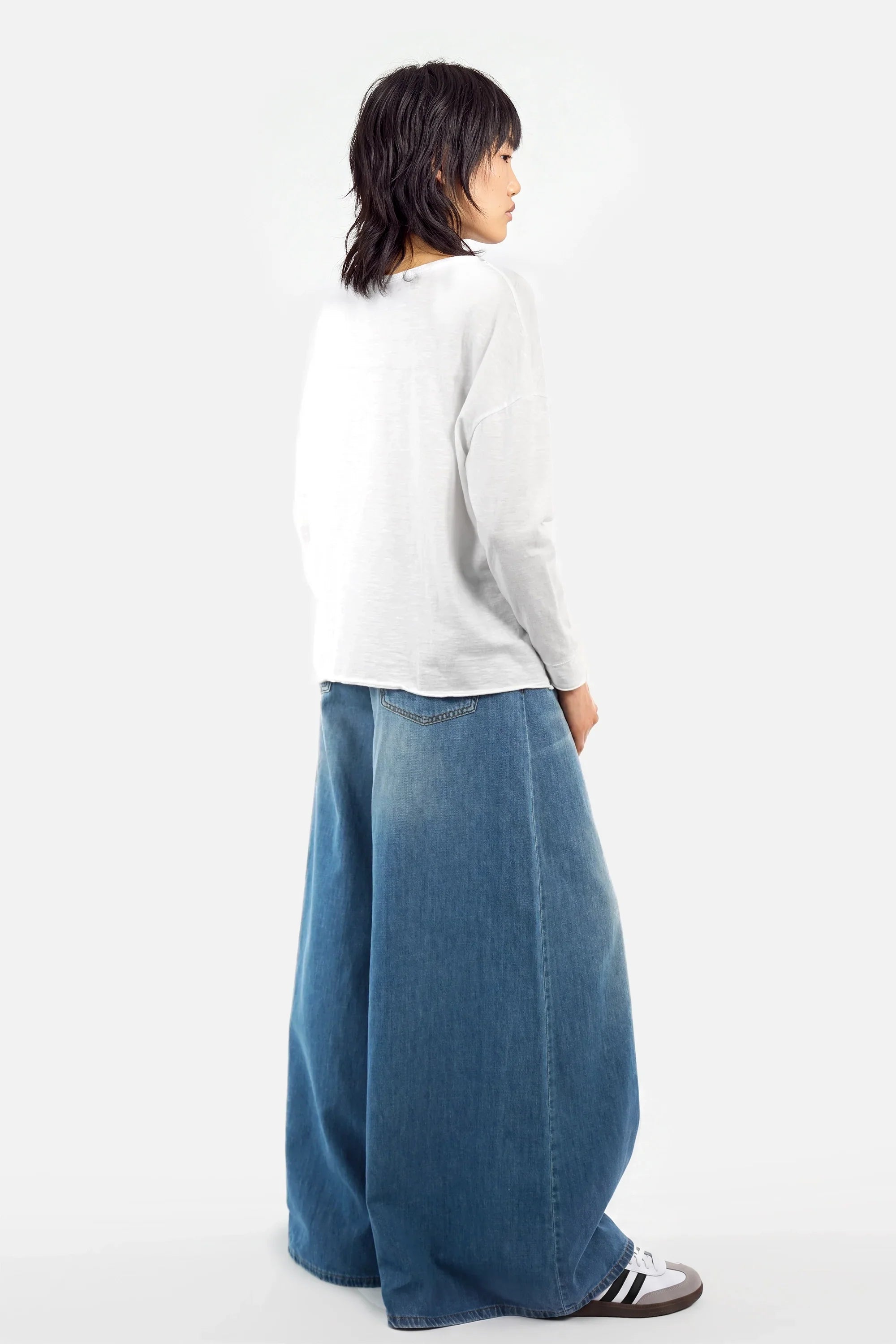 LARXA Longsleeve aus weicher Fiammato-Baumwolle mit Rundhalsausschnitt und überschnittenen Schultern