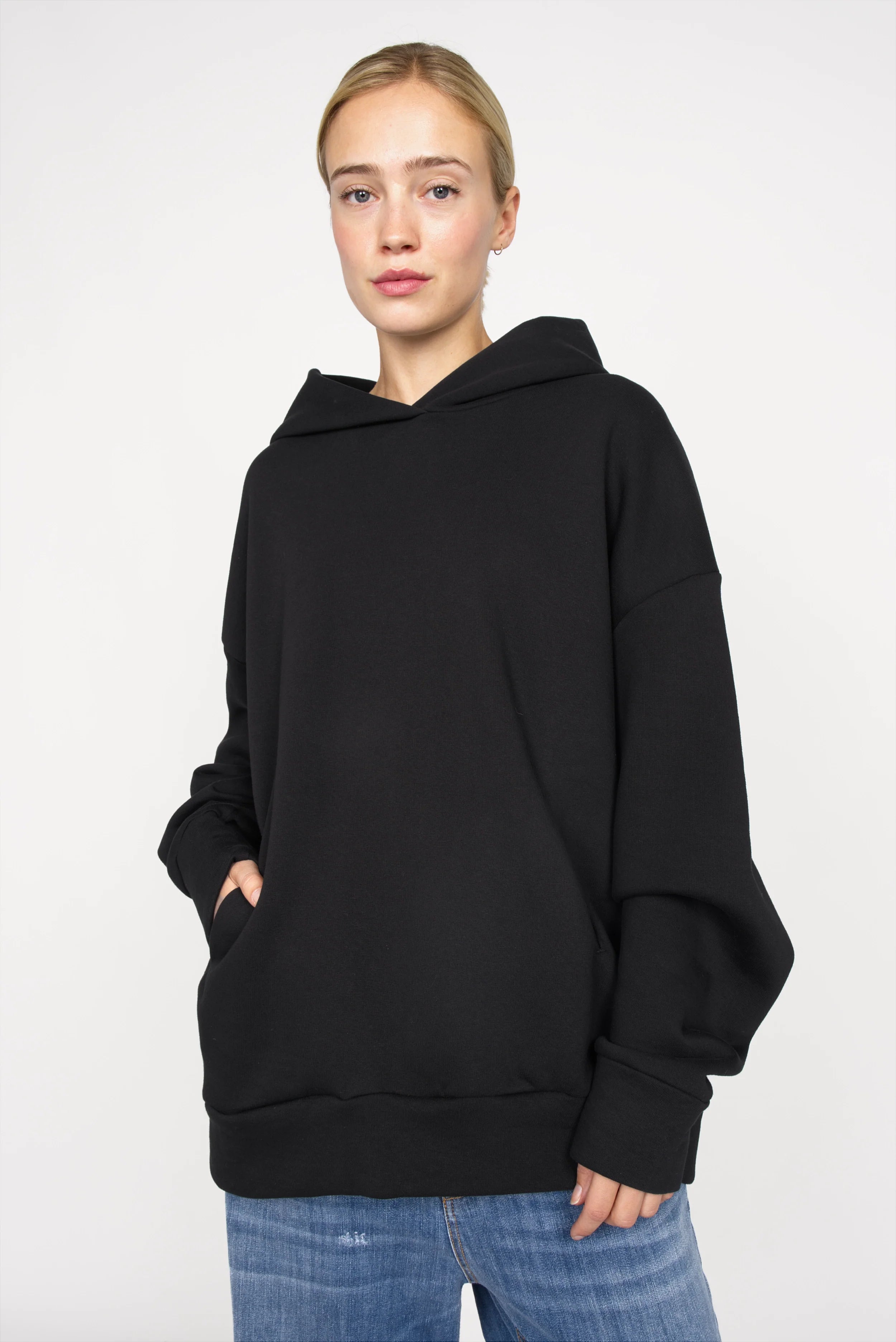 Schwarzer LAURA.K Oversize Hoodie aus weicher Baumwolle mit großer Kapuze und lockerer Passform