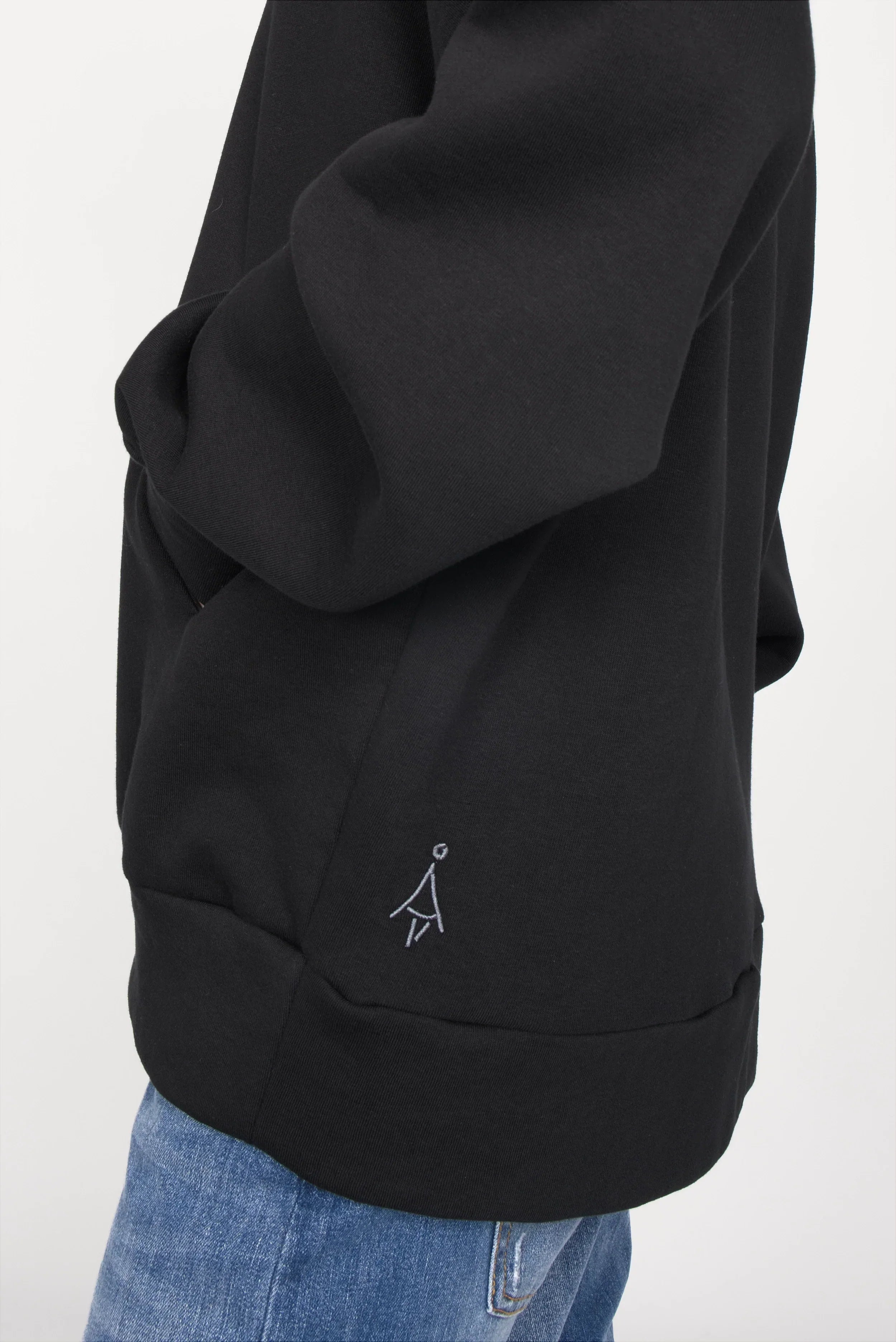 Schwarzer LAURA.K Oversize Hoodie aus weicher Baumwolle mit dezentem Logo-Stickdetail und Bündchensaum