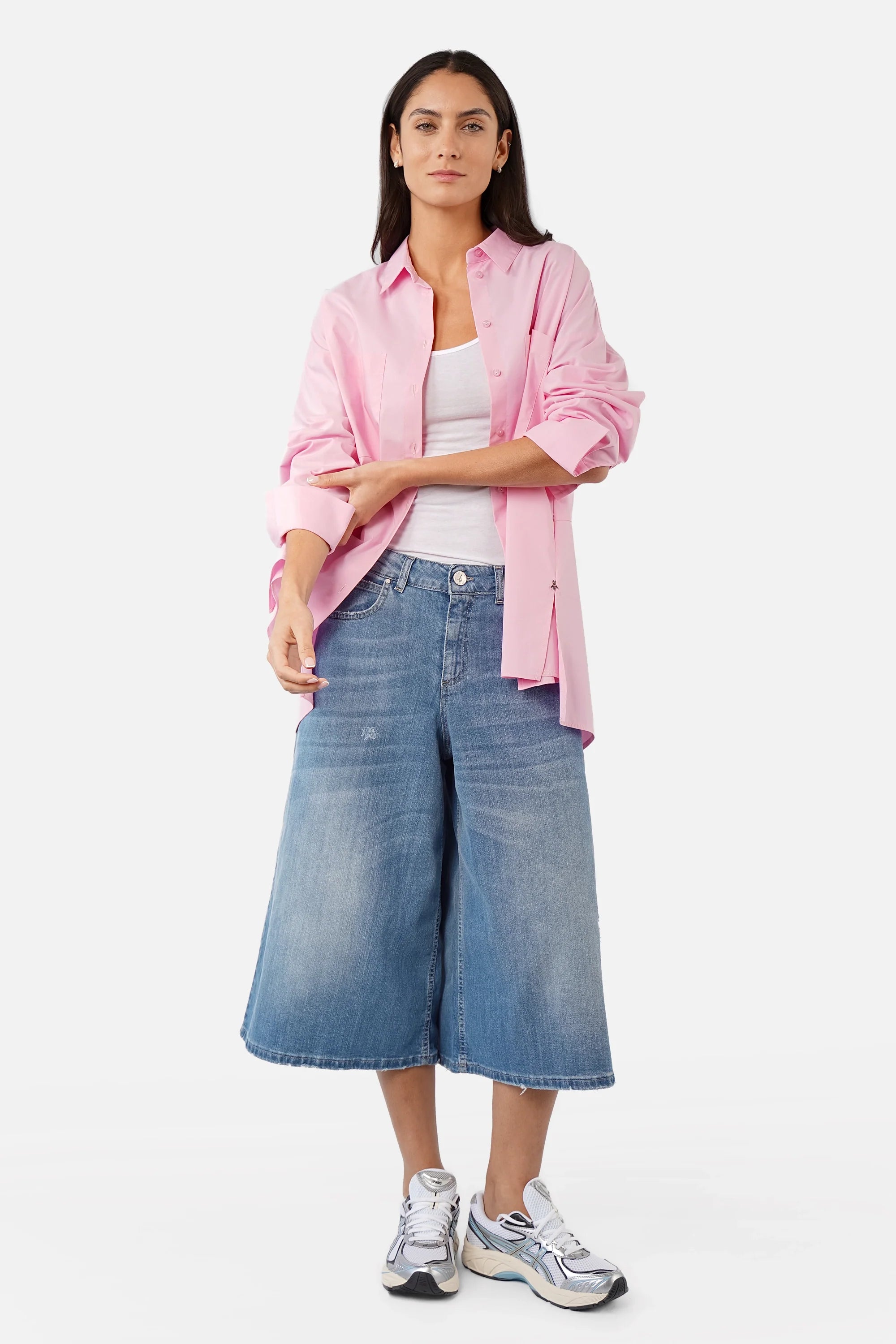 LEA.K Loose Fit Bluse aus Baumwollpopeline mit Hemdkragen, Brusttaschen und trapezförmigem Rückenteil