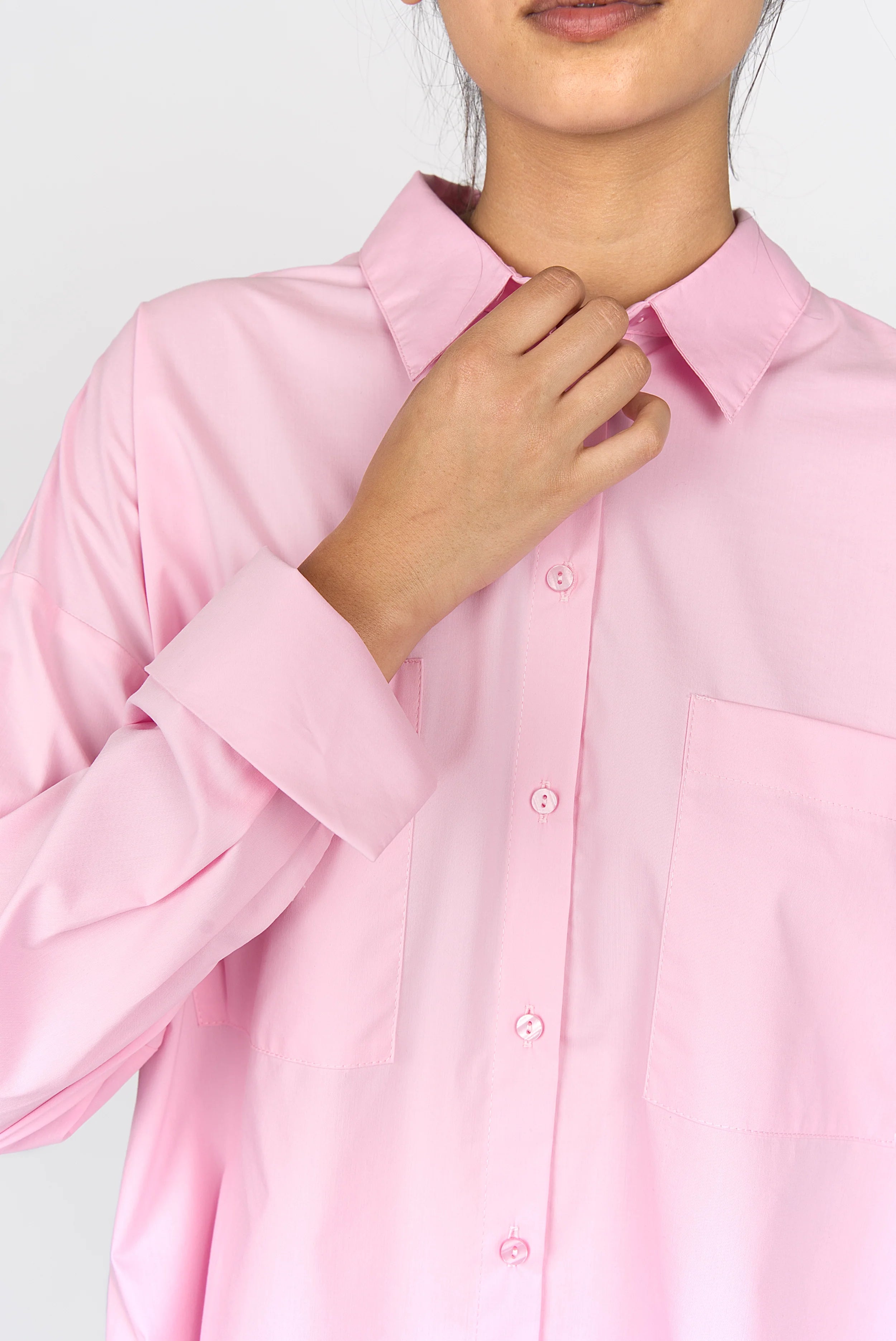 LEA.K Loose Fit pink cotton poplin blouse with collar, chest pockets, and wide cuffs