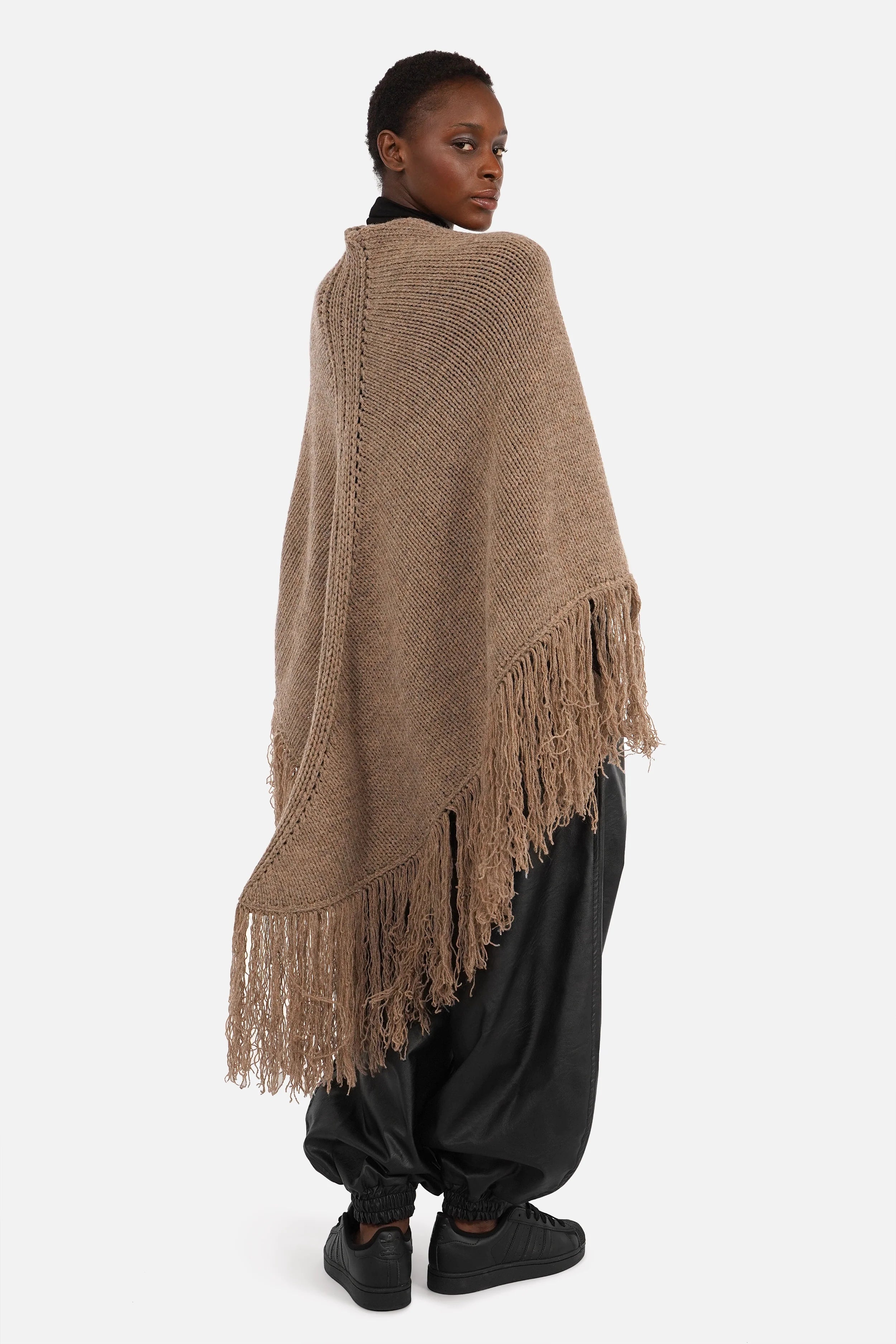 LEDANI Oversized Strick-Dreieckstuch mit Fransen in grob gestrickter Qualität und Ajourdetails