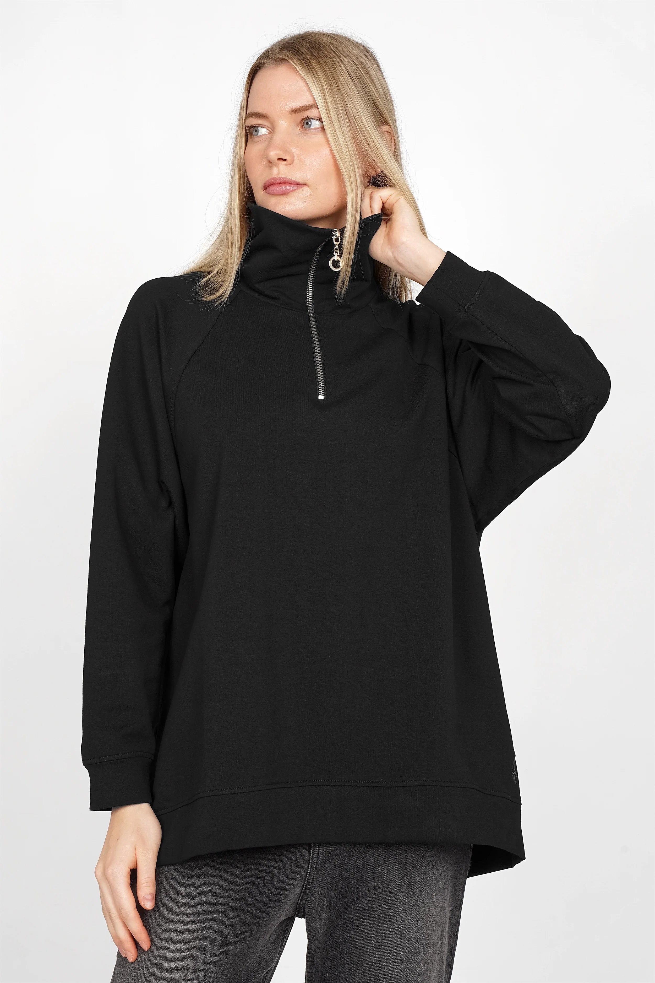 Damen schwarzer LENIA Troyer-Oversize Sweater mit halbem Metallzipper und Stehkragen
