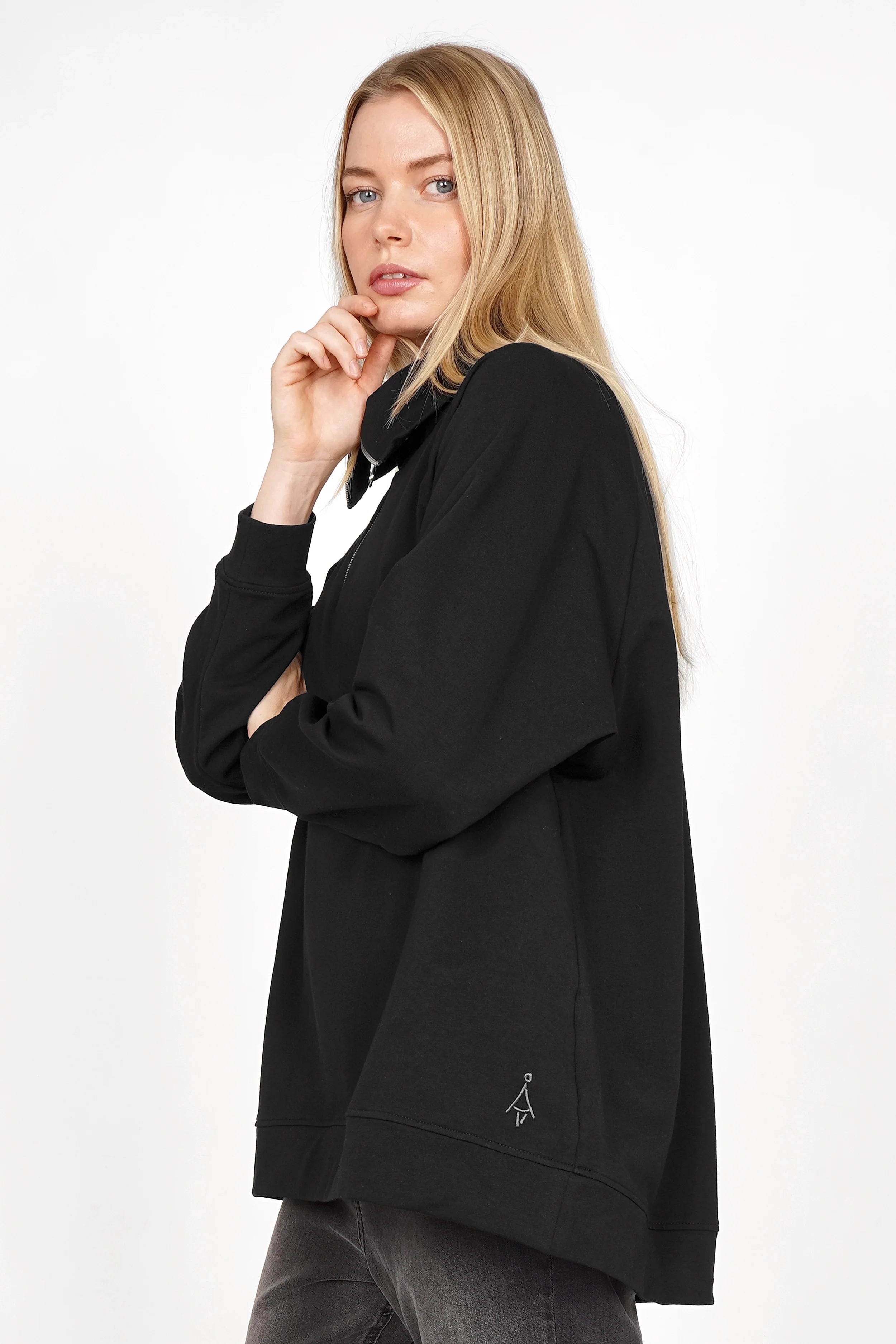 Schwarzer LENIA Troyer-Oversize Sweater mit halbem Reißverschluss, Stehkragen und Raglanärmeln, moderner lässiger Stil