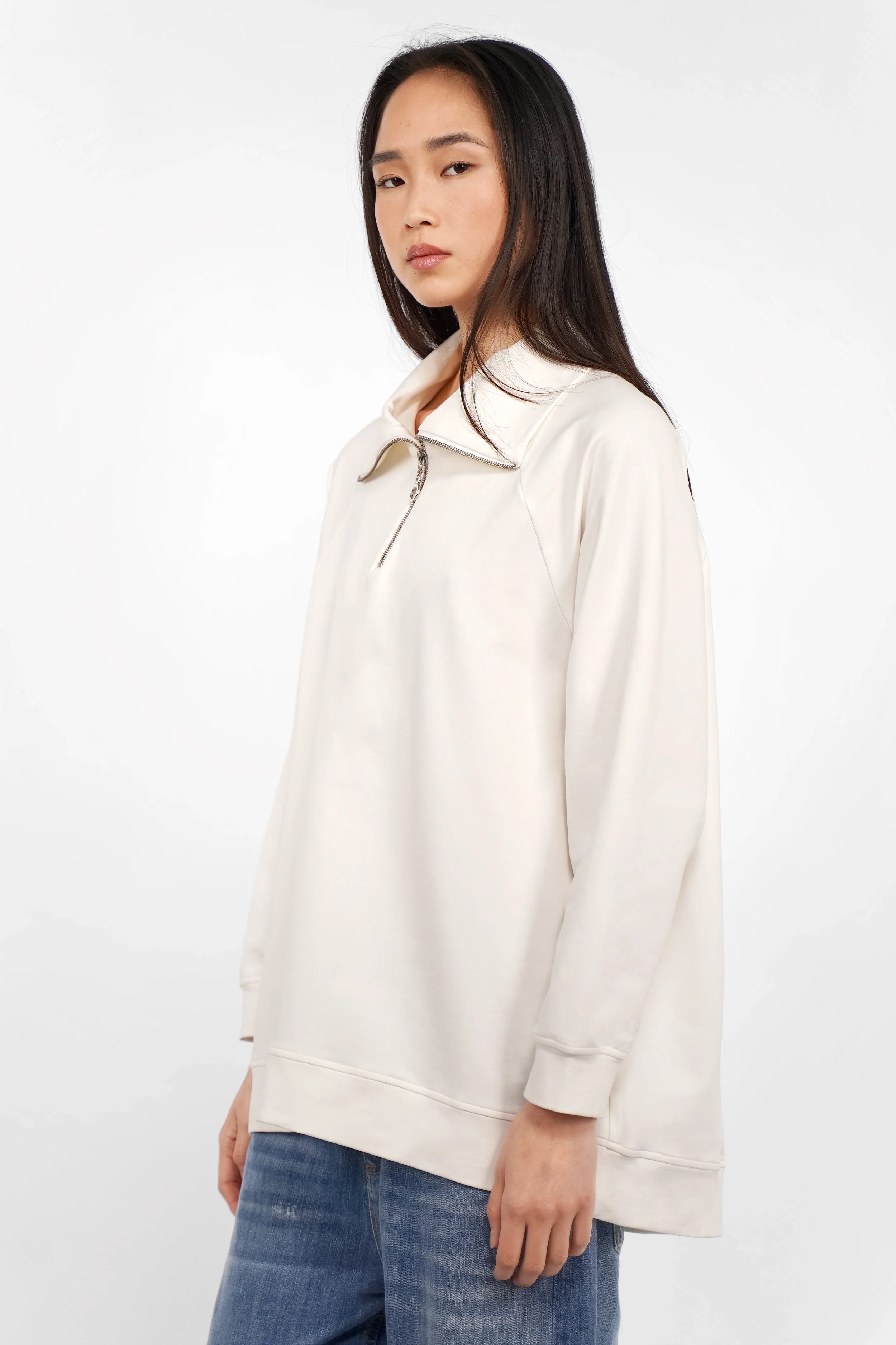 Lenia Troyer-Oversize Sweater in cremeweiß mit halbem Reißverschluss und Raglanärmeln