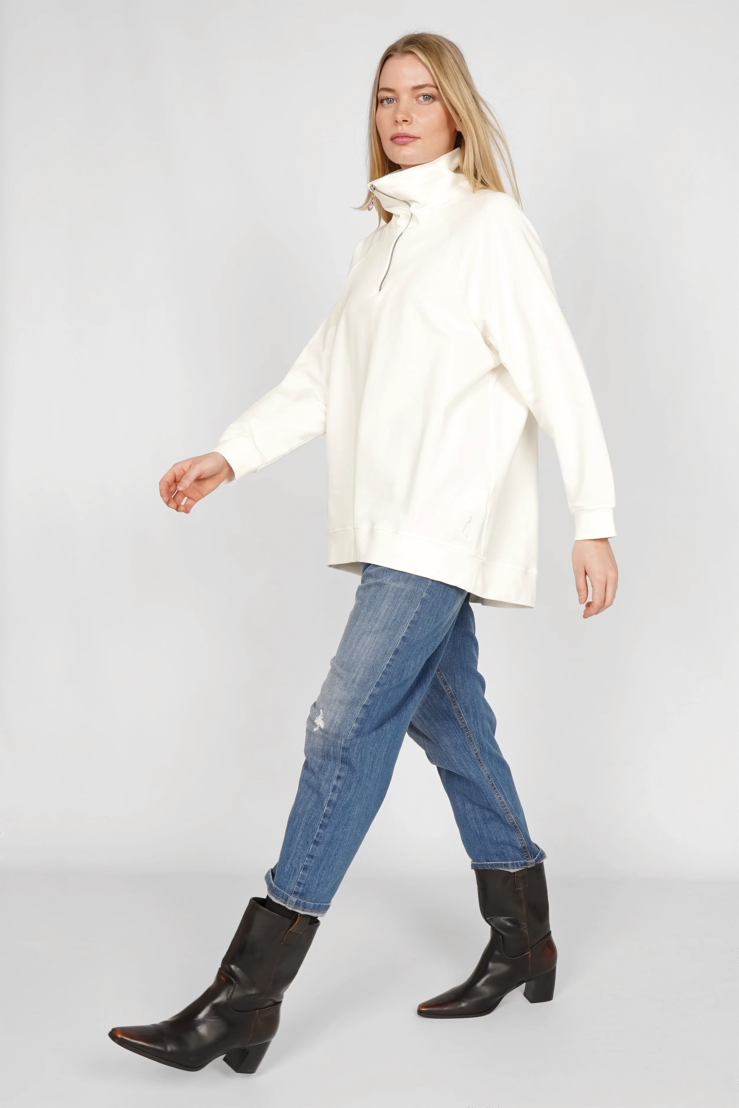 Damen Troyer-Oversize Sweater mit Stehkragen, halbem Metallzipper und Raglanärmeln in Weiß