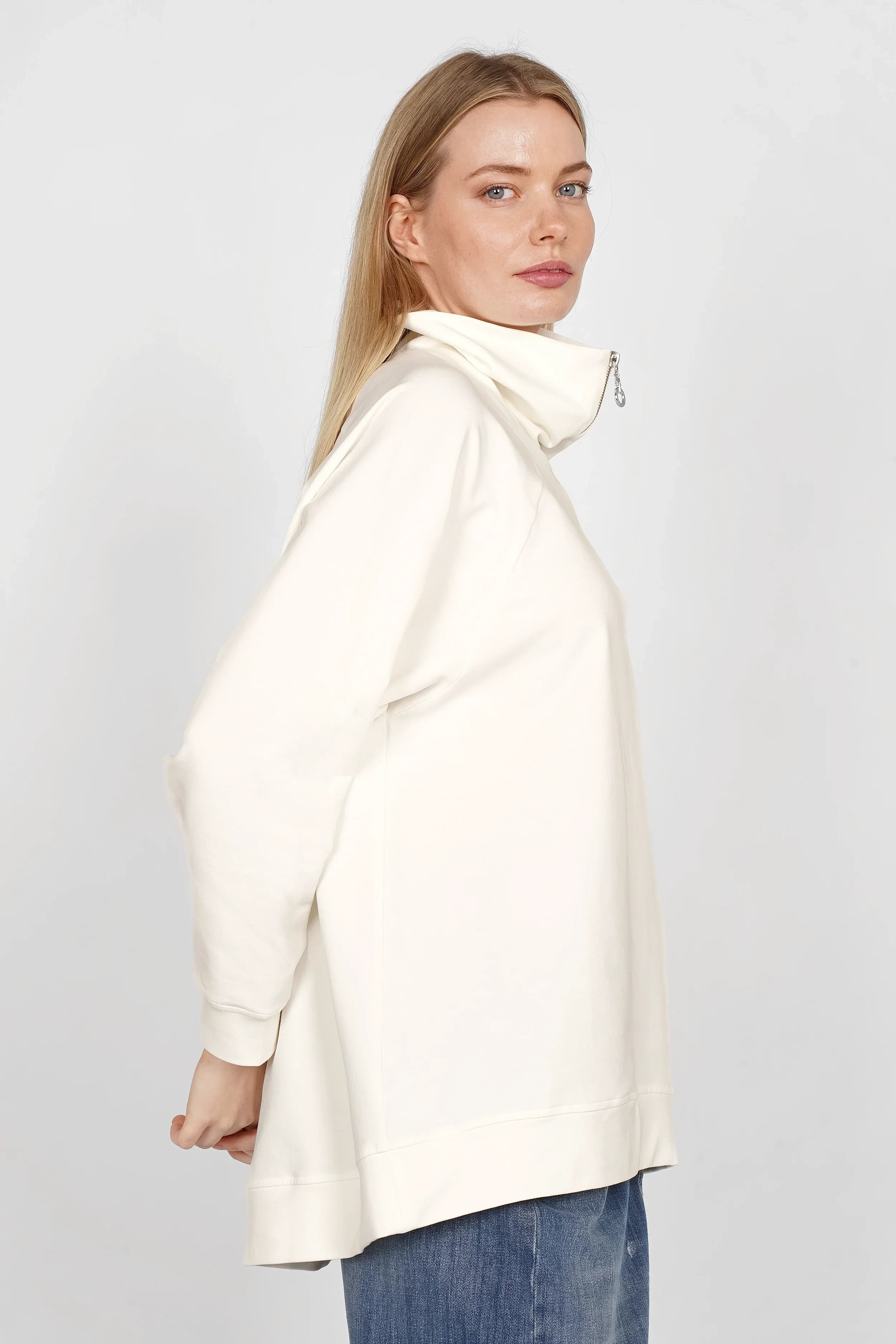 Damen Troyer-Oversize Sweater mit halbem Reißverschluss und hohem Kragen in Cremeweiß