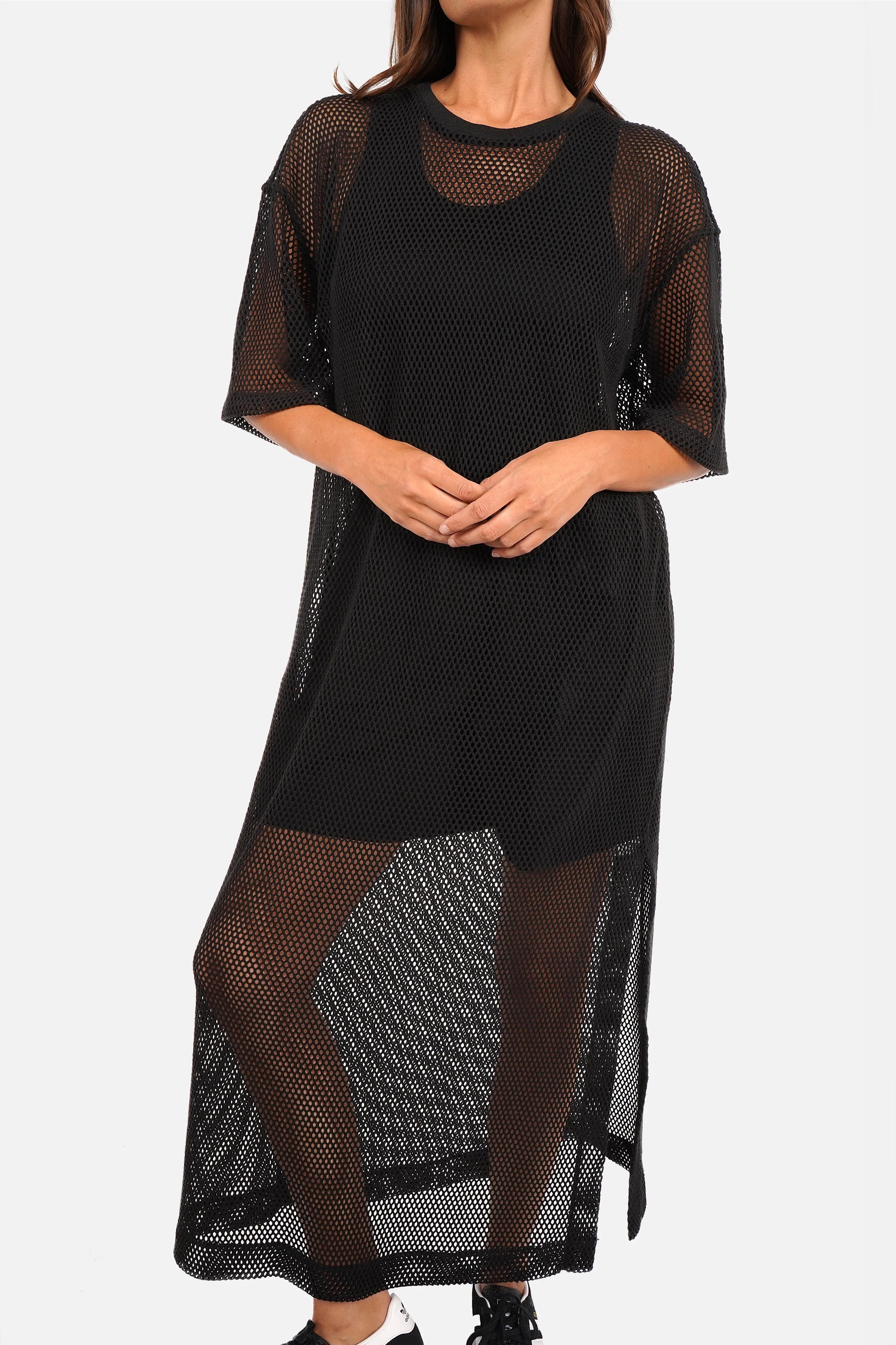 Langes Maxi-T-Shirt-Kleid aus Häkelstoff mit Rundhalsausschnitt und seitlichem Schlitz