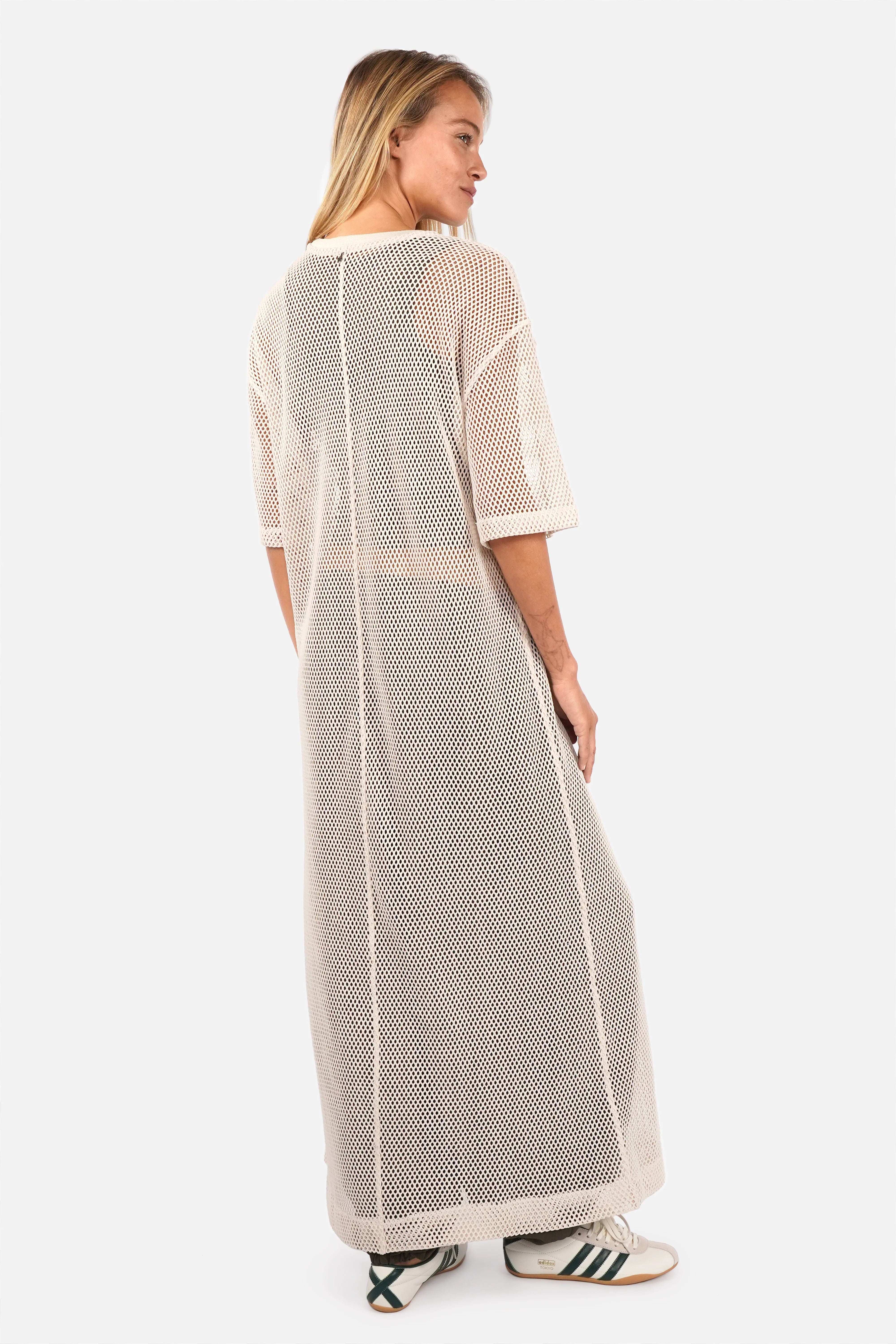 Damen Maxi-T-Shirt-Kleid aus grob gehäkeltem Stoff mit Rundhalsausschnitt und seitlichem Schlitz, Regular Fit, Maxi-Länge