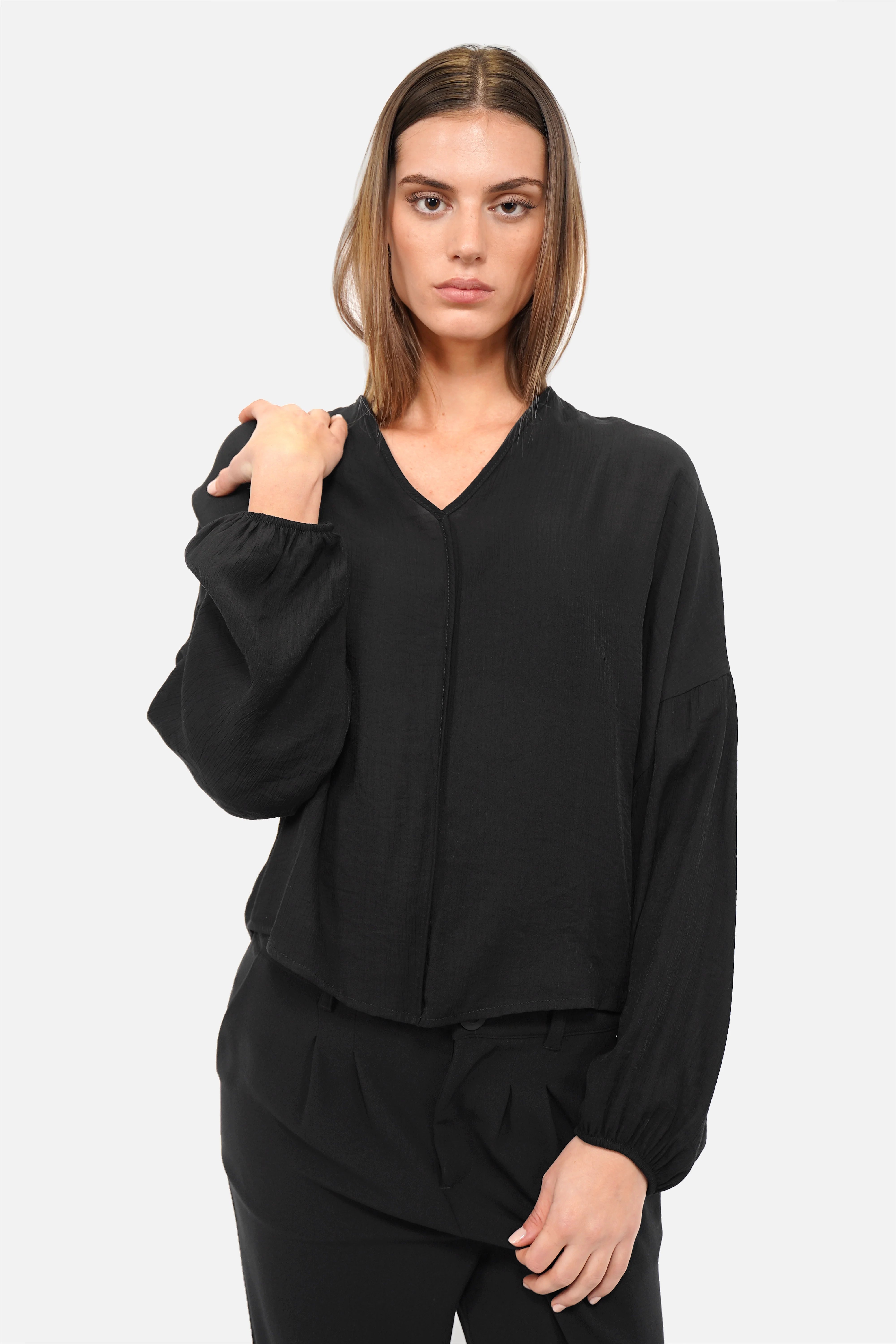 LEOPE V-Neck Bluse aus Ramie mit V-Ausschnitt und weiten Ballonärmeln