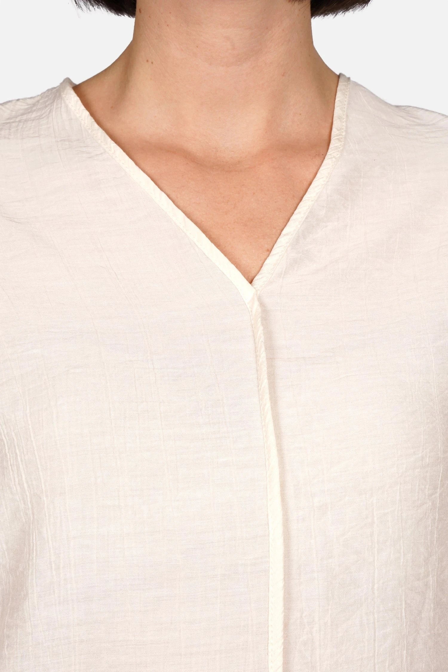 LEOPE V-Neck Bluse aus Ramie mit V-Ausschnitt und weiten Ballonärmeln