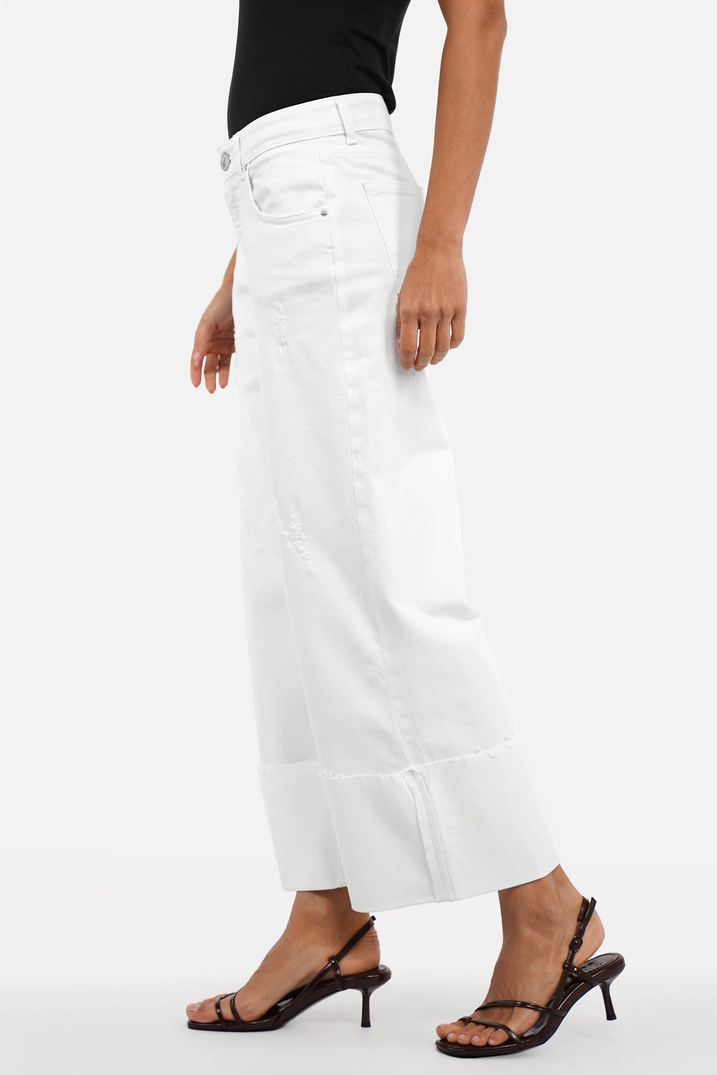 LIAME Wide Leg Jeans mit Umschlag in destroyed Optik aus elastischem Colored Denim, Mid Waist und Raw-Cut Details