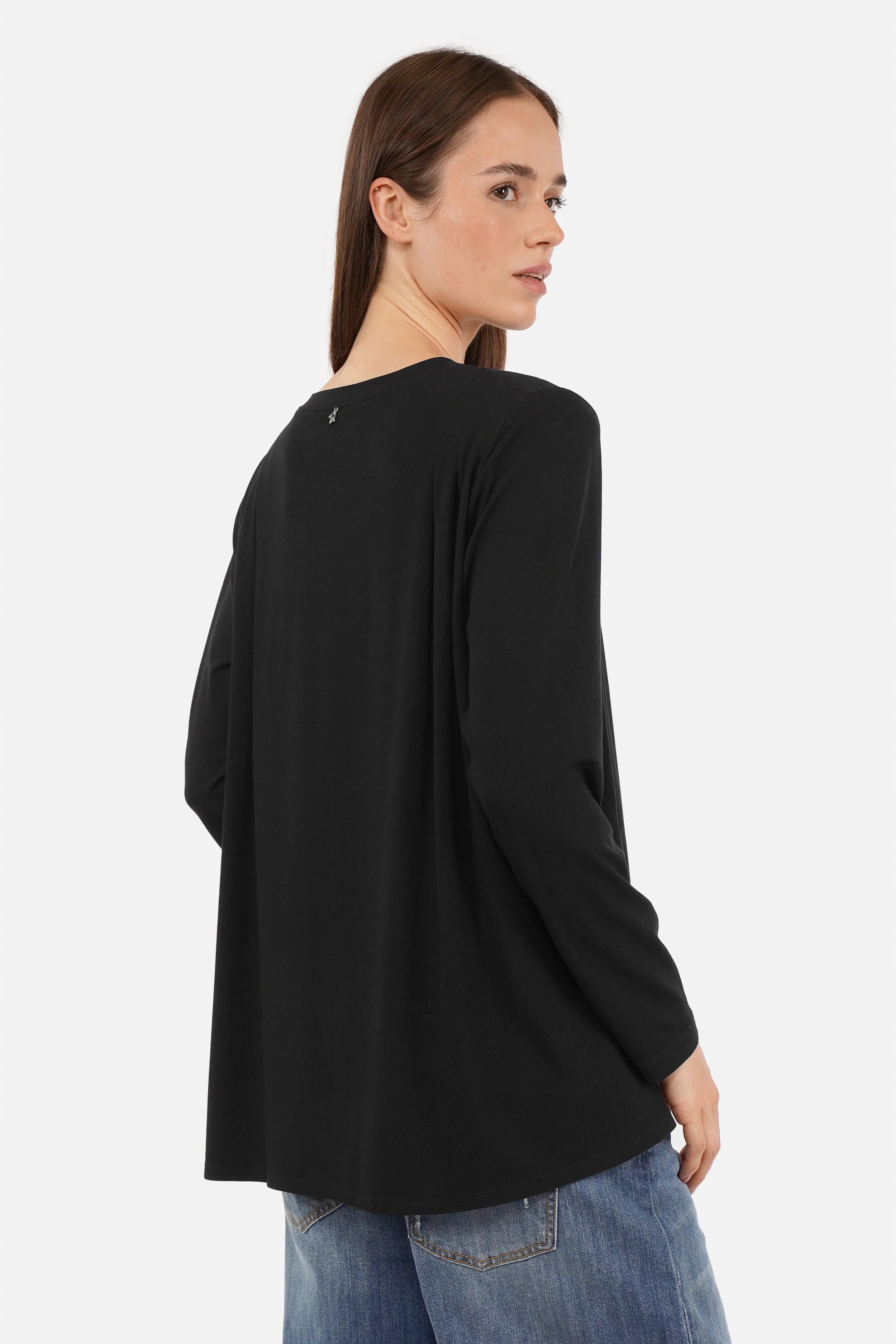 LILLA Longsleeve aus fließendem Viskosejersey mit Rundhalsausschnitt und dekorativen Falten