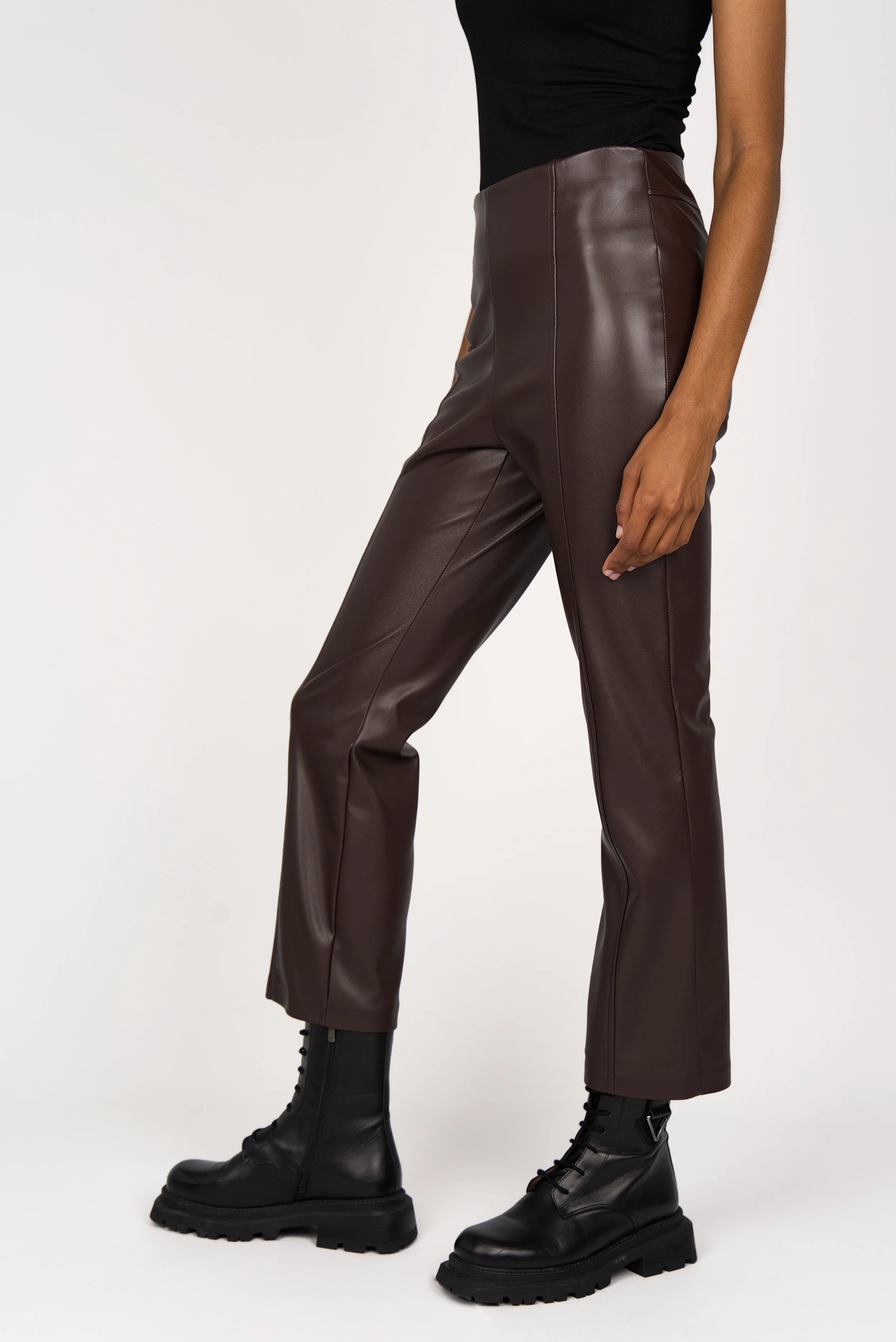 LIMGARD Flared Eco-Lederhose high-waist cropped brown eco-leather pants with flared legs and elastic waistband