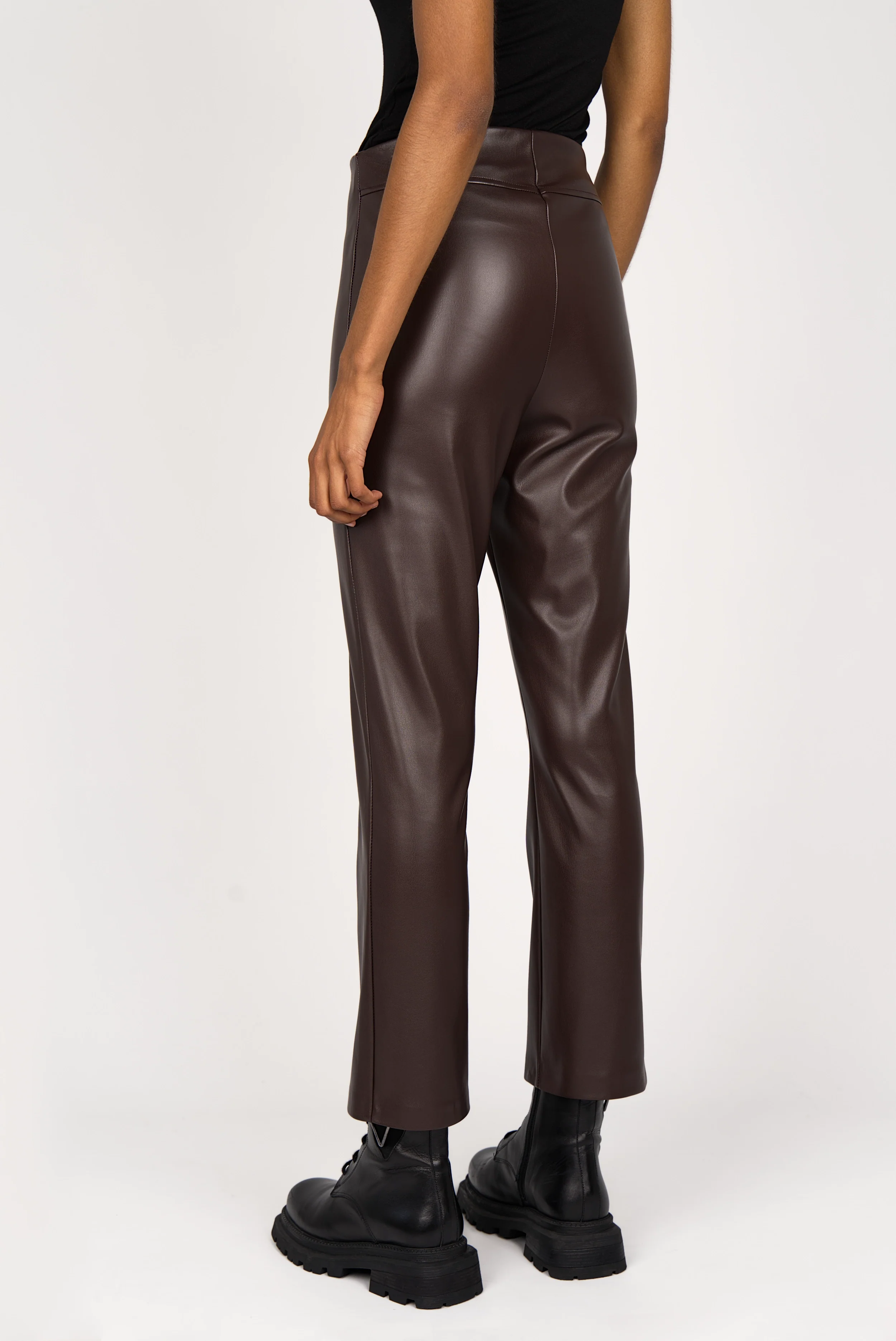 LIMGARD Flared Eco-Lederhose brown high-waist cropped flared eco-leather pants with elastic waistband and subtle stitching