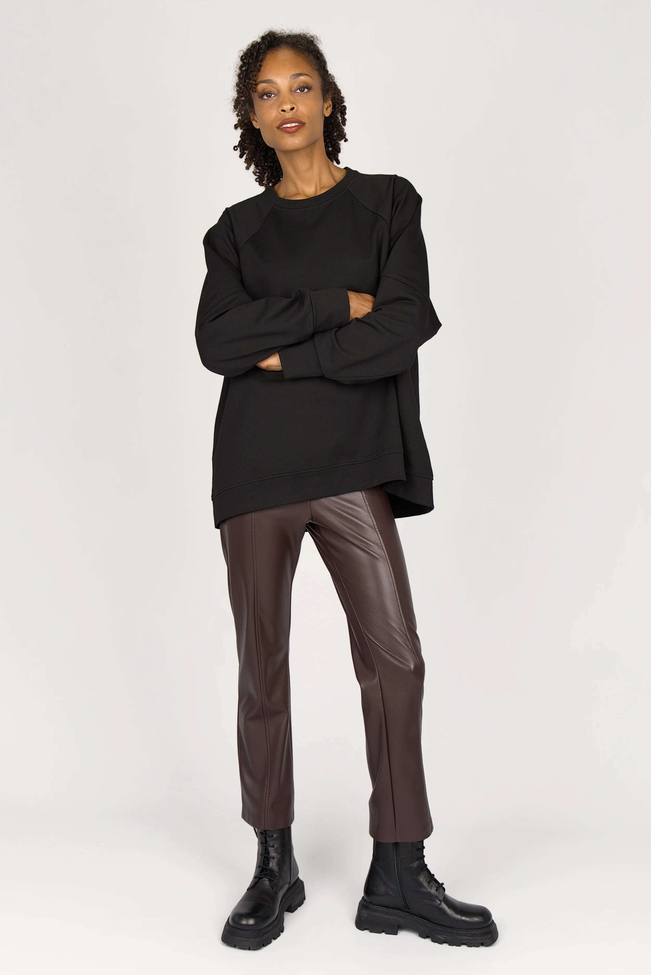 Woman wearing LIMGARD flared eco-leather cropped pants with high waist and subtle seams
