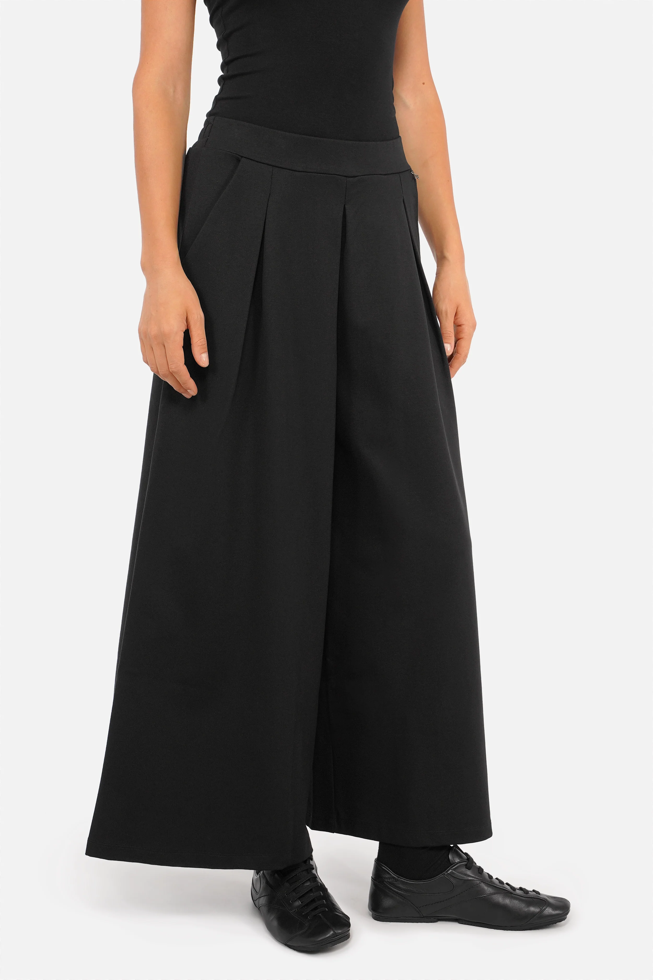 LINNEE Wide Leg Hose aus fließender Interlock-Qualität mit weitem Bein und elastischem Bund
