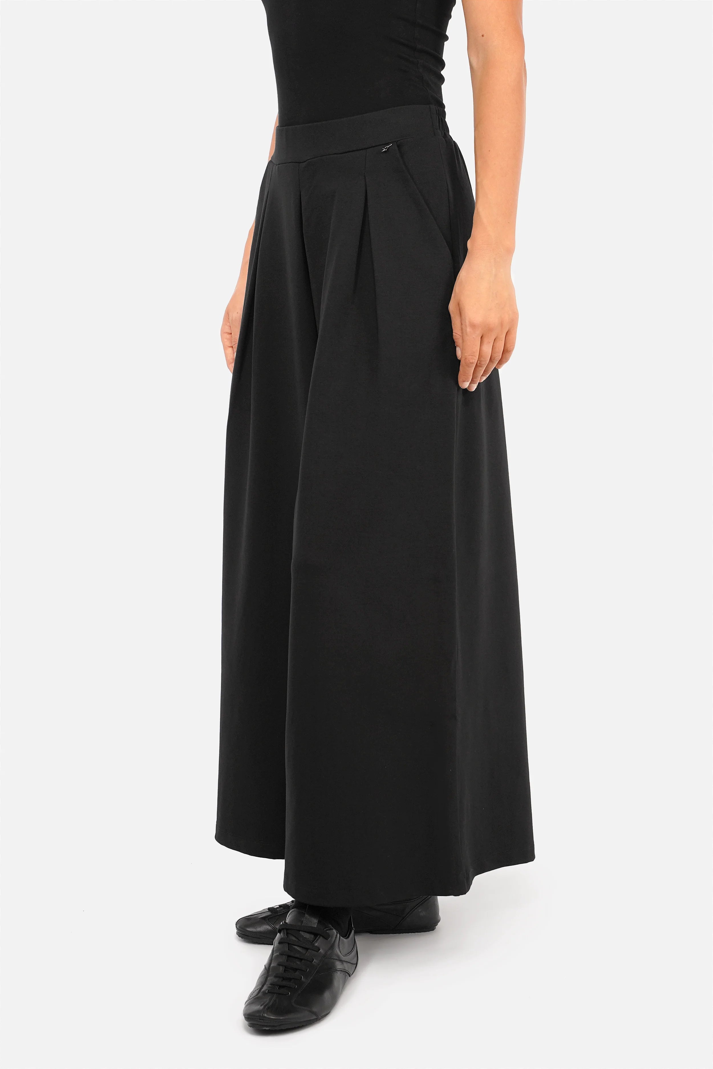 LINNEE Wide Leg Hose aus fließender Interlock-Qualität mit weitem Bein und elastischem Bund