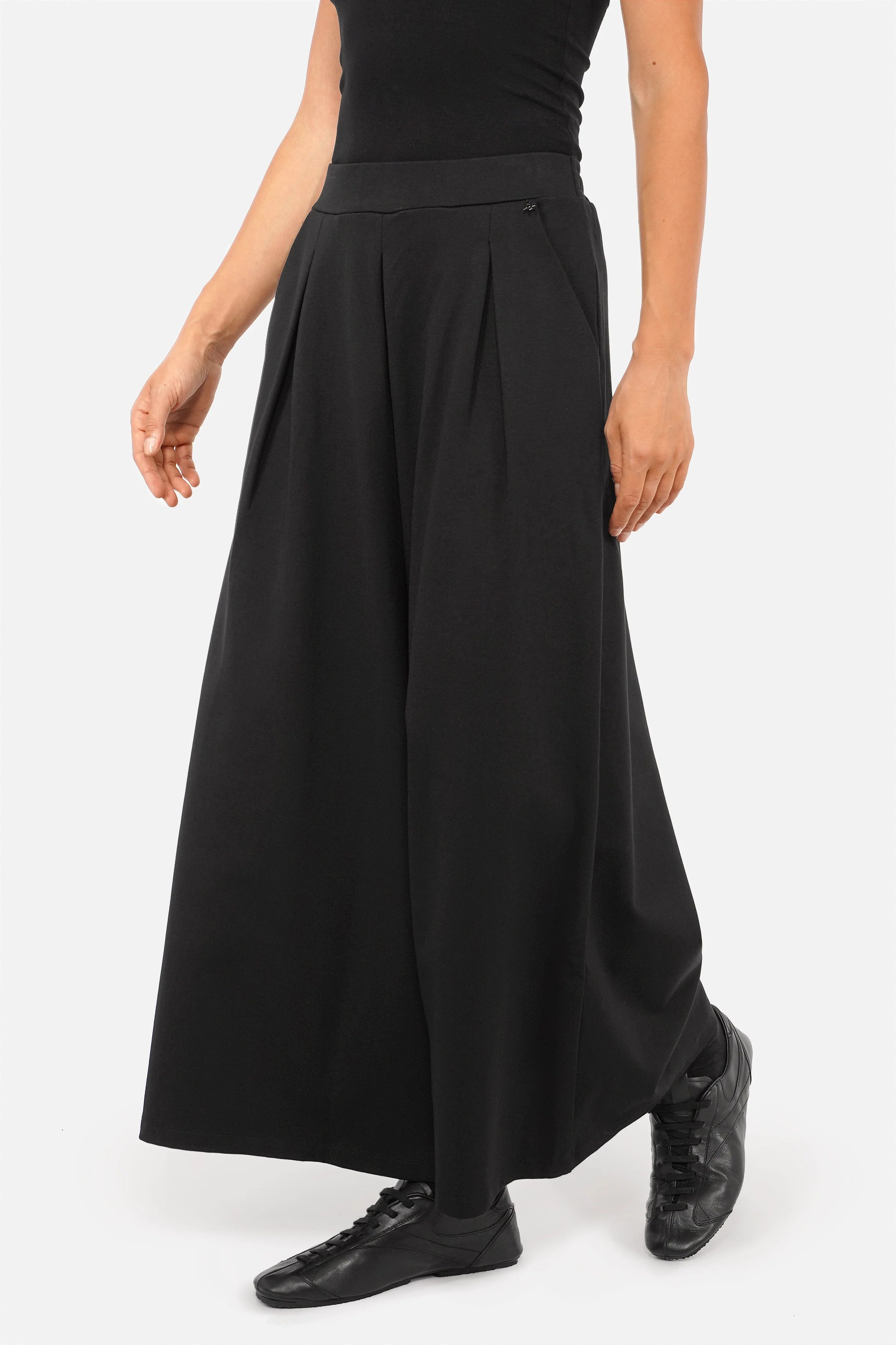 LINNEE Wide Leg Hose aus fließender Interlock-Qualität mit Viskose, weitem Bein und elastischem Bund