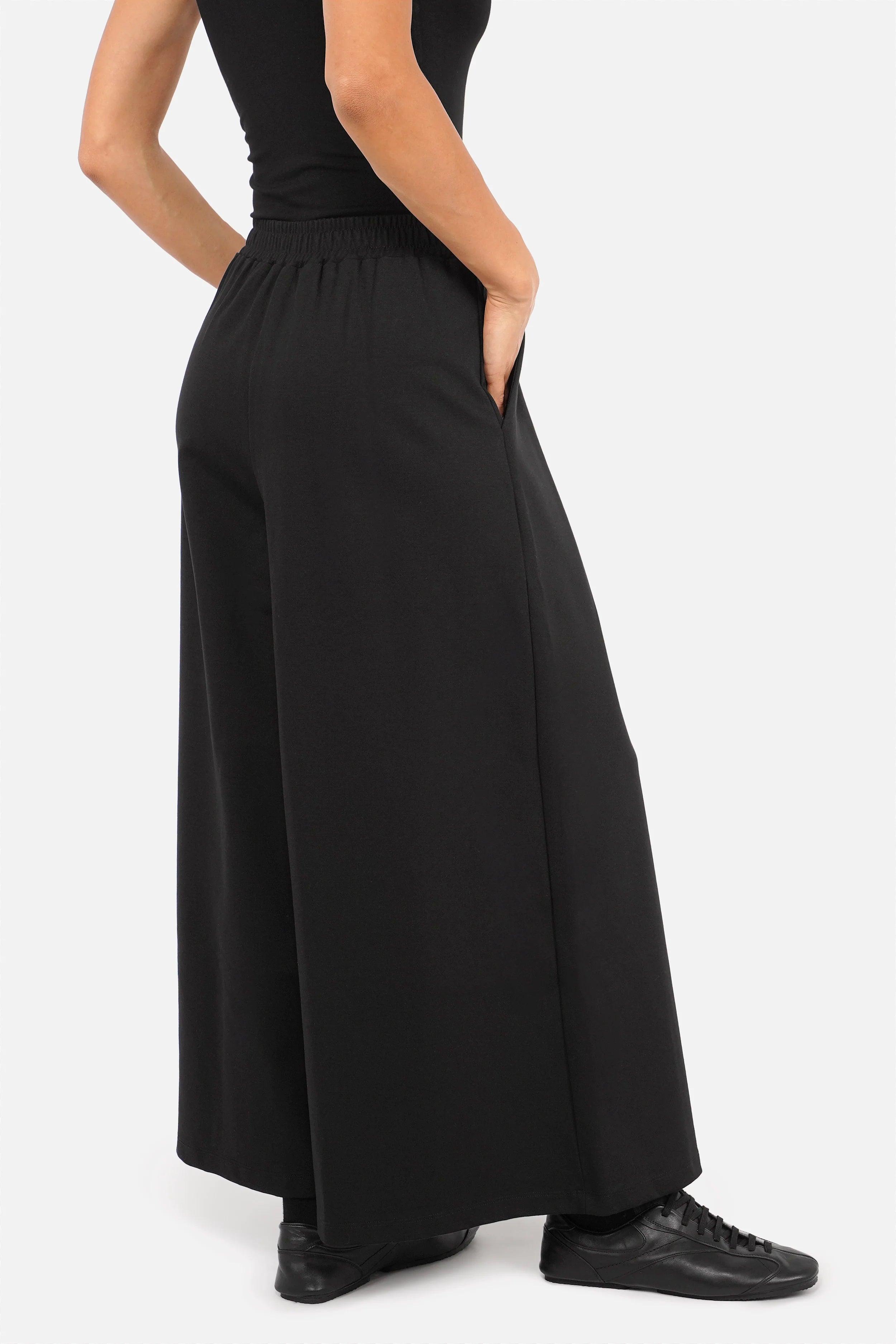 LINNEE Wide Leg Hose aus fließender Interlock-Qualität mit weitem Bein und elastischem Bund