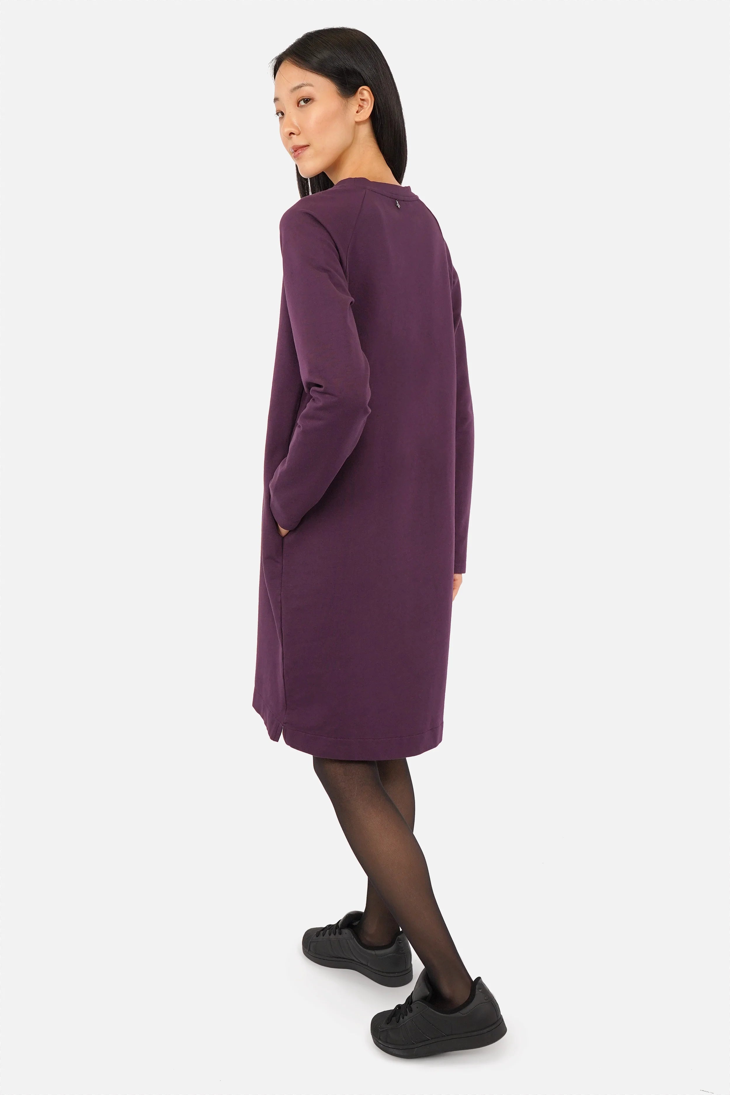 LIZ Sweatkleid aus weichem Baumwolljersey mit Rundhalsausschnitt, Seitentaschen und seitlichen Schlitzen in Relaxed Fit