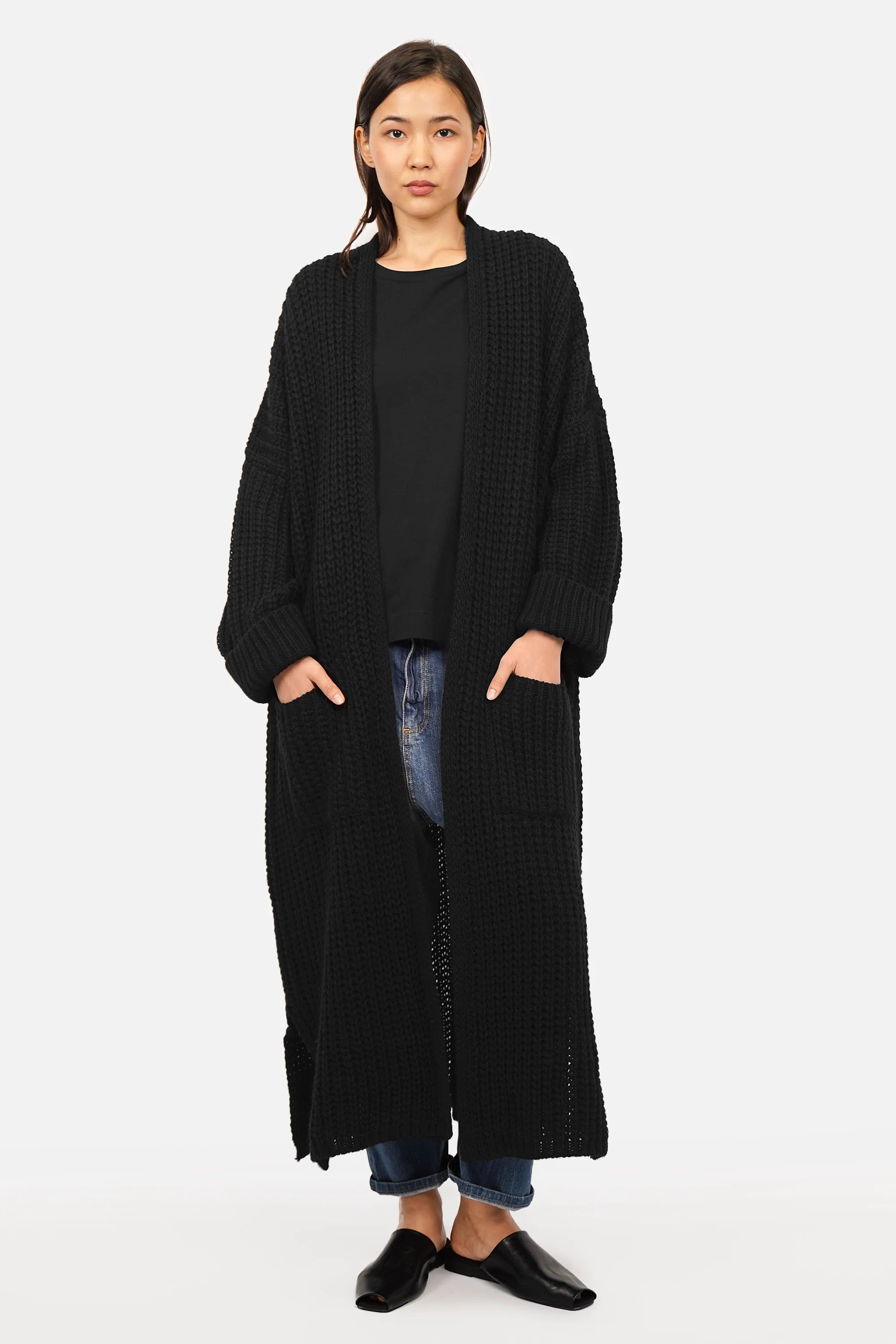 LOLA Strickcardigan locker geschnittener Oversize-Cardigan mit aufgesetzten Taschen