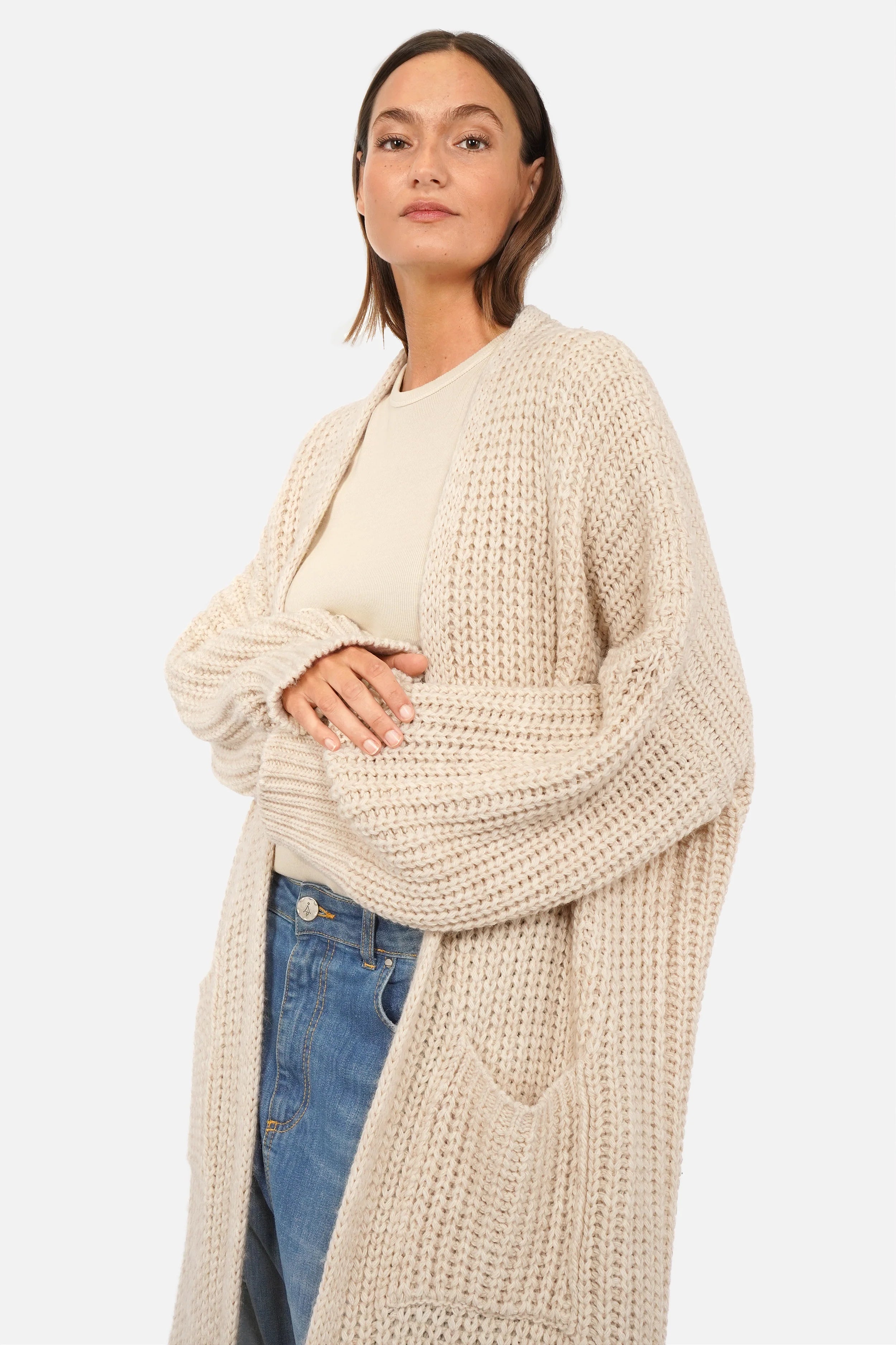 LOLA Strickcardigan oversized offen mit aufgesetzten Taschen und relaxed Schnitt