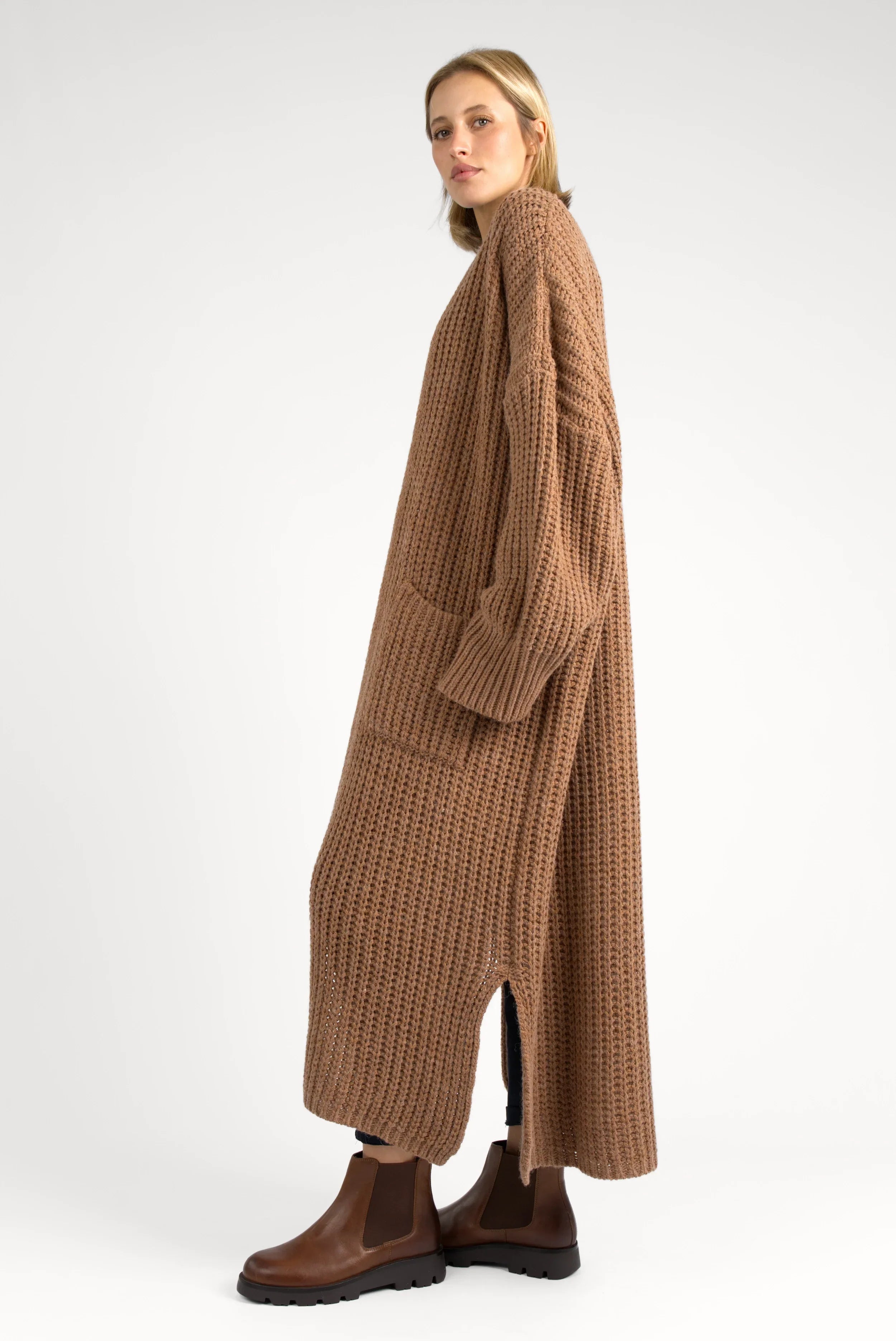 LOLA Strickcardigan oversized knit cardigan in brown with relaxed fit and patch pockets worn by model