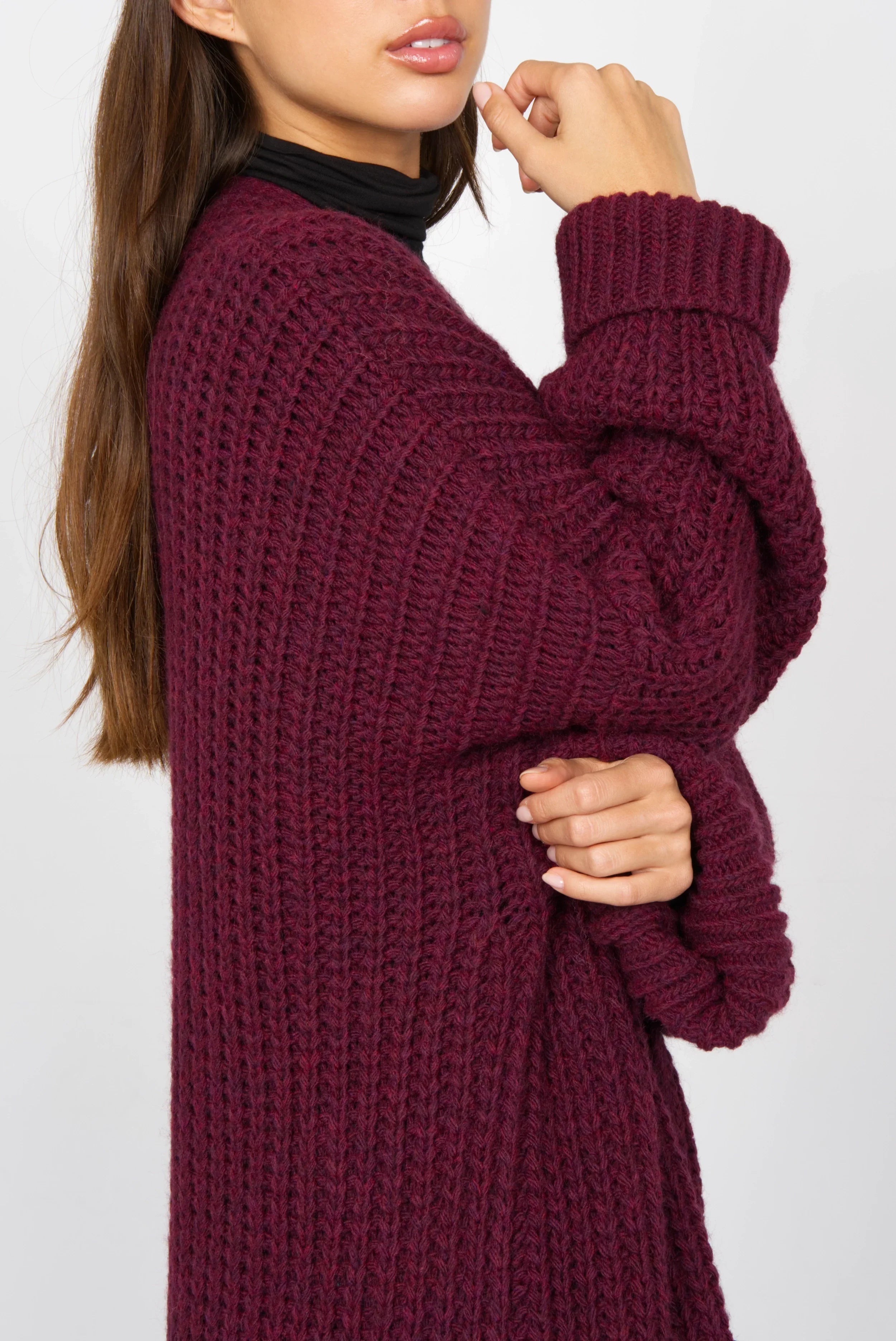 LOLA Strickcardigan oversized knit cardigan in burgundy with relaxed fit and rolled sleeves