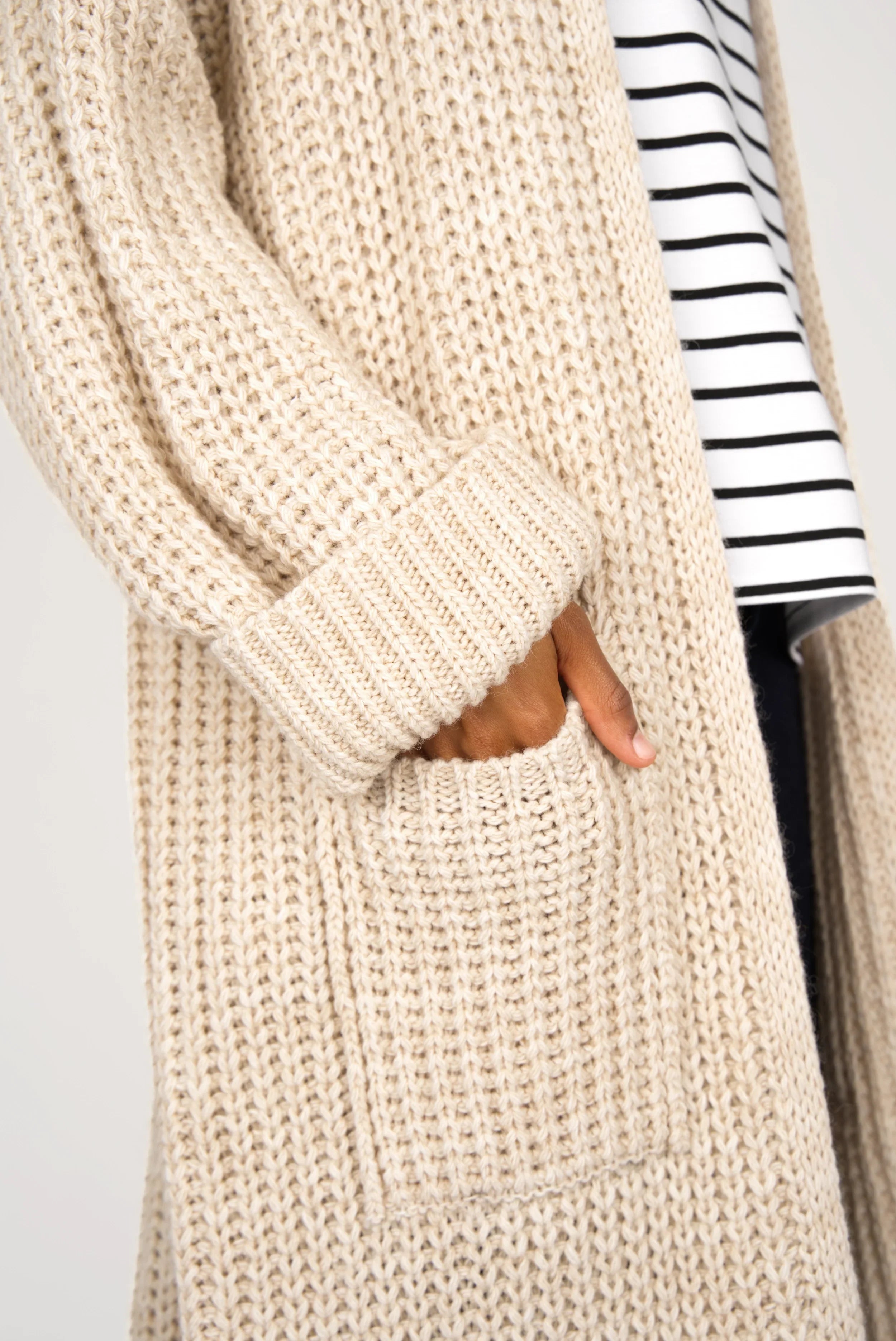 LOLYTA Strickcardigan beige oversized knit cardigan with cuffed sleeves and front pocket worn open over striped top